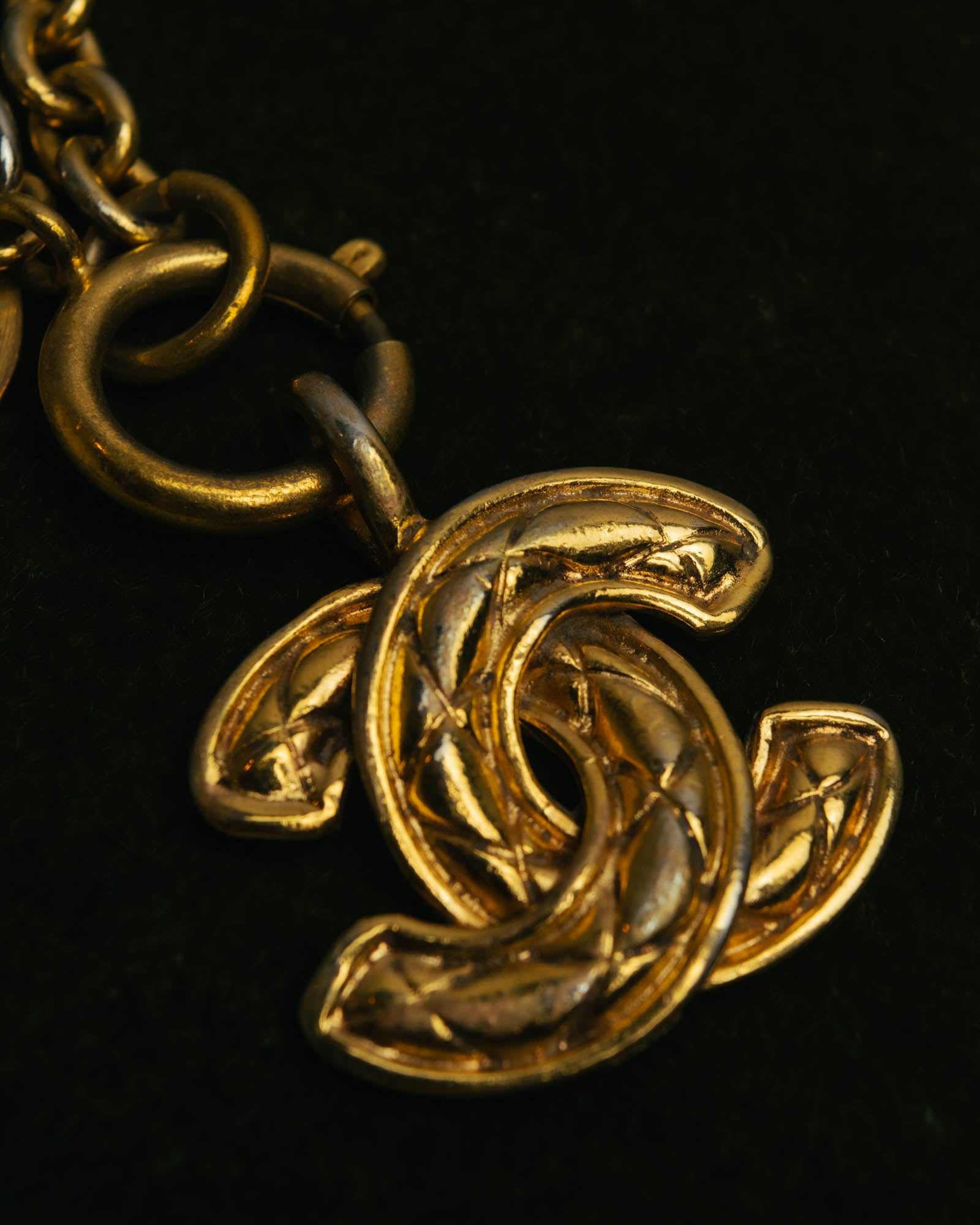 -SPECIAL- “CHANEL” 80’s-90’s Quilted cc pendant chain necklace