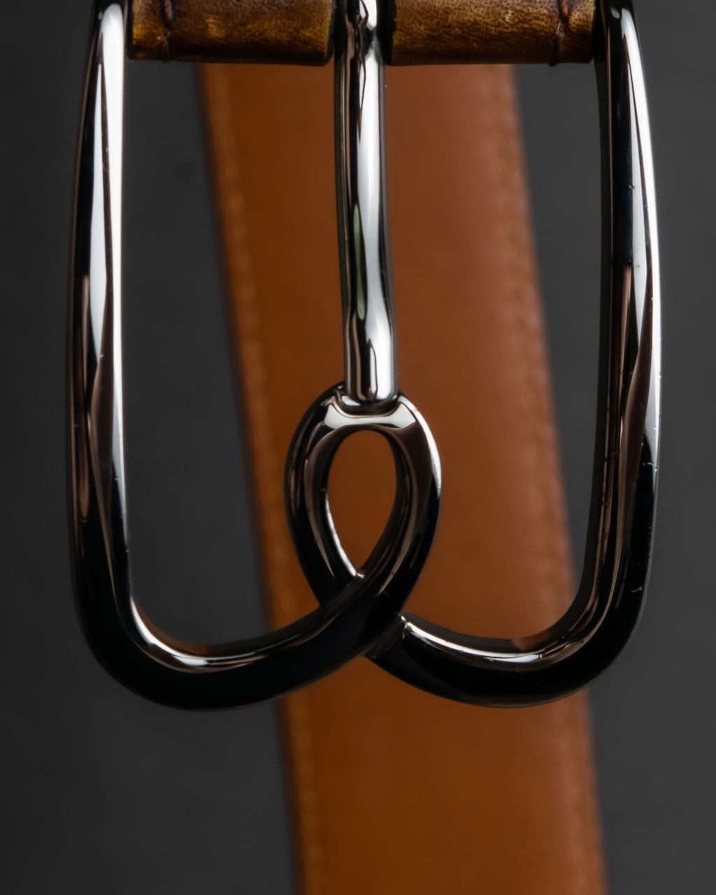 "Berluti" Patina finish curved buckle leather belt