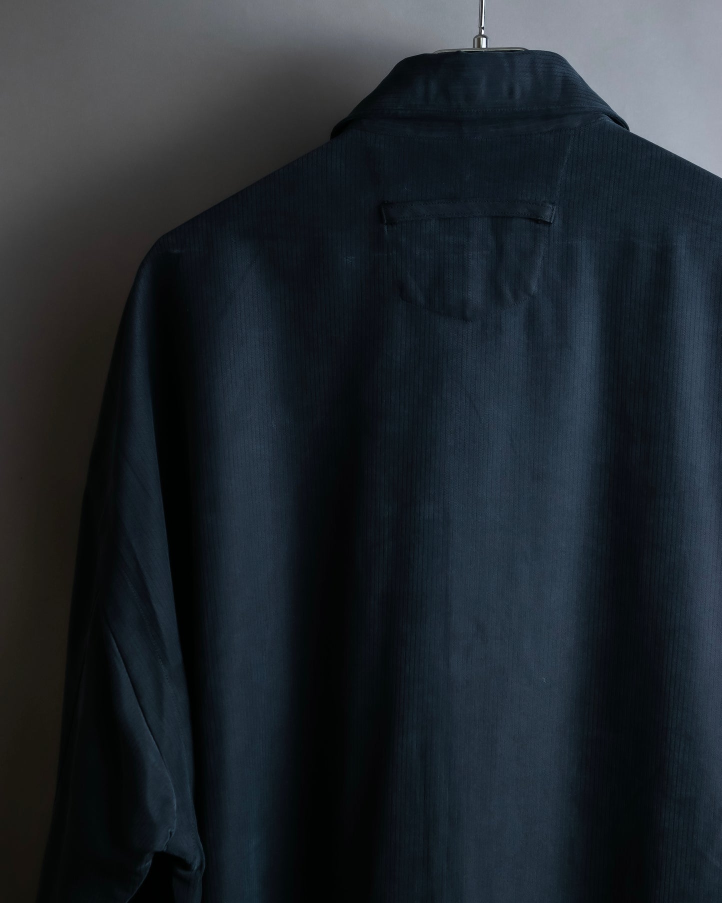 "SIGNUM" Vertical line relaxed fit black shirt