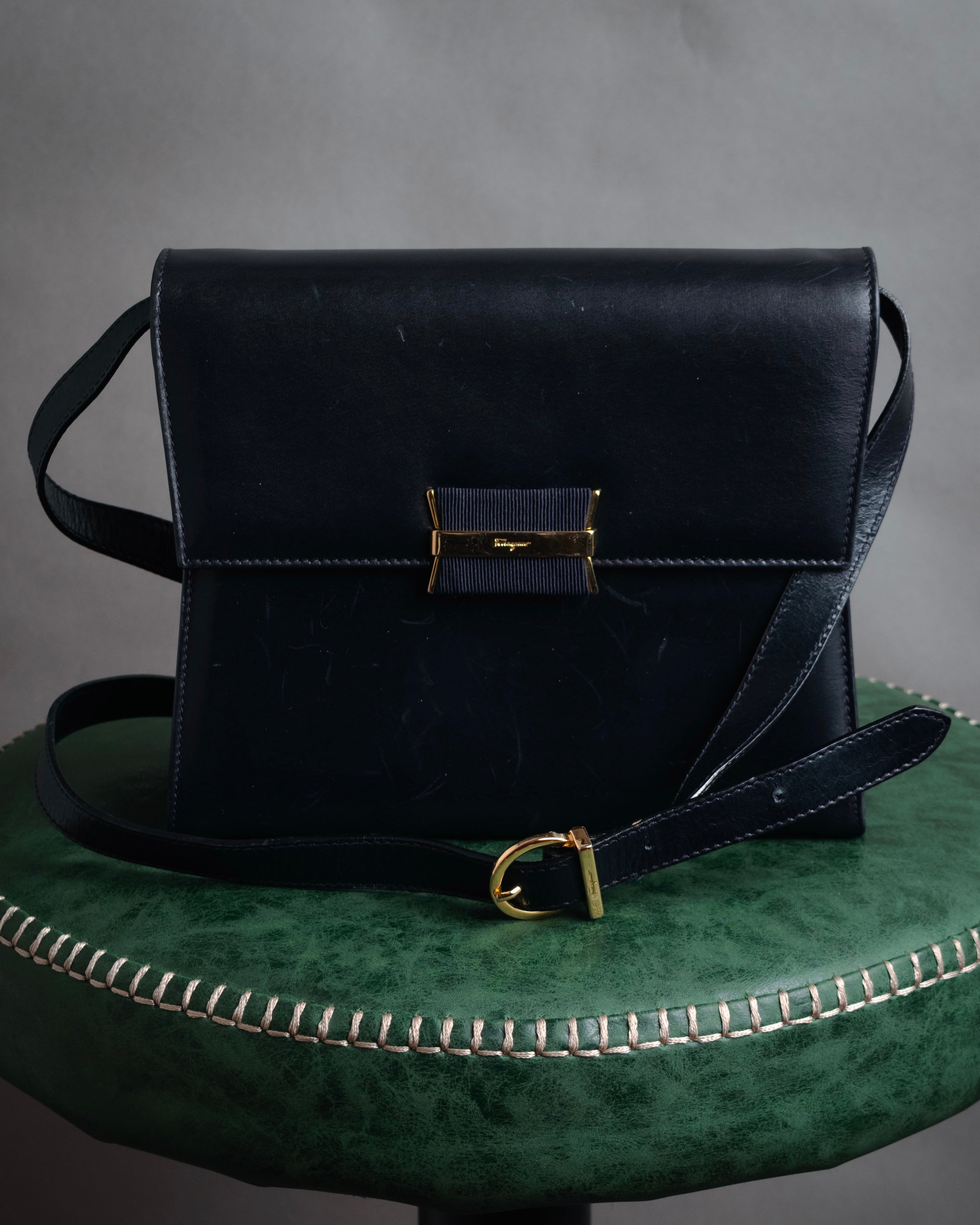 “Salvatore Ferragamo” 90’s Vara ribbon box calf shoulder bag