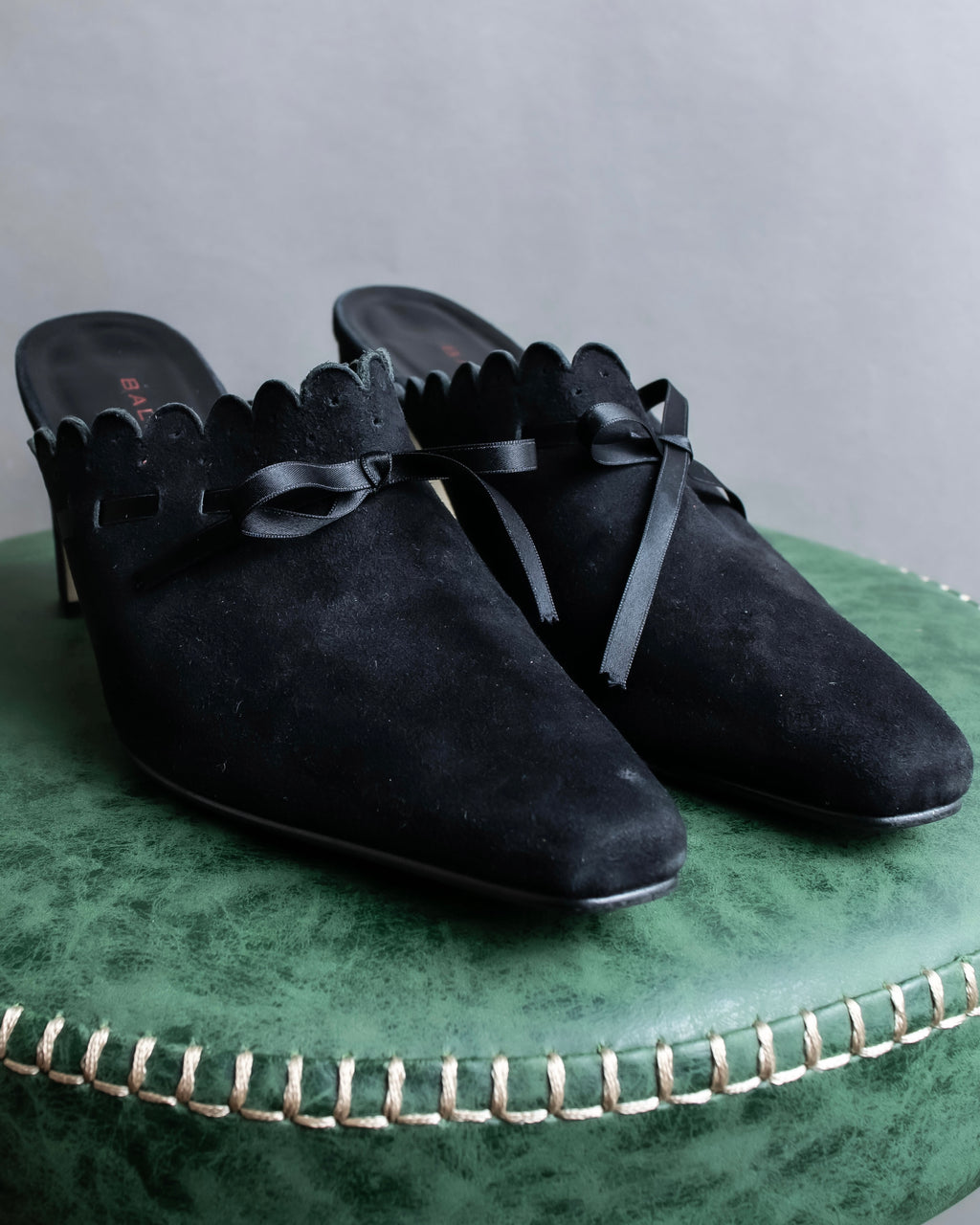 "BALENCIAGA" Ribbon design suede heel mules