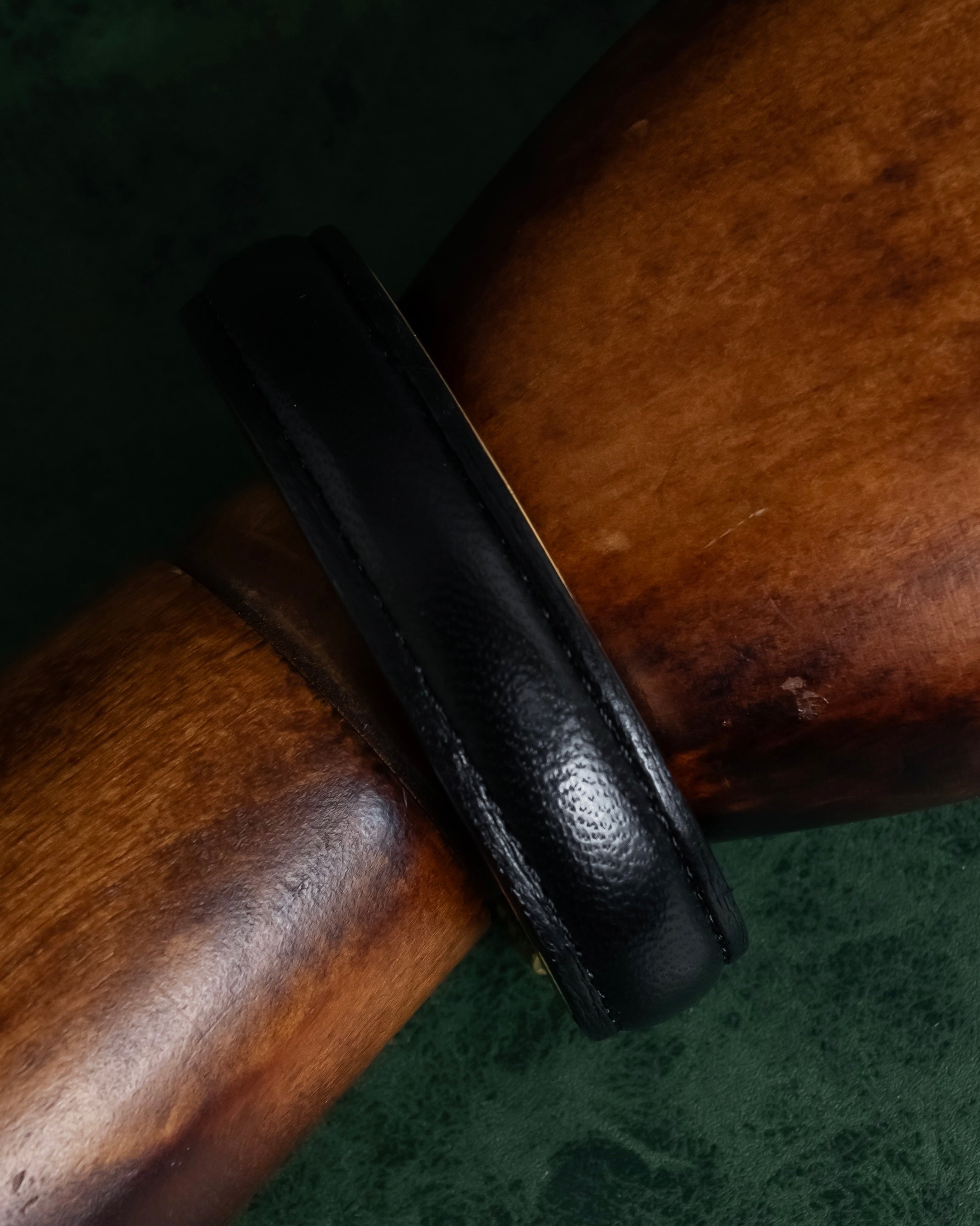 "LOEWE" Anagram logo engraved leather bangle