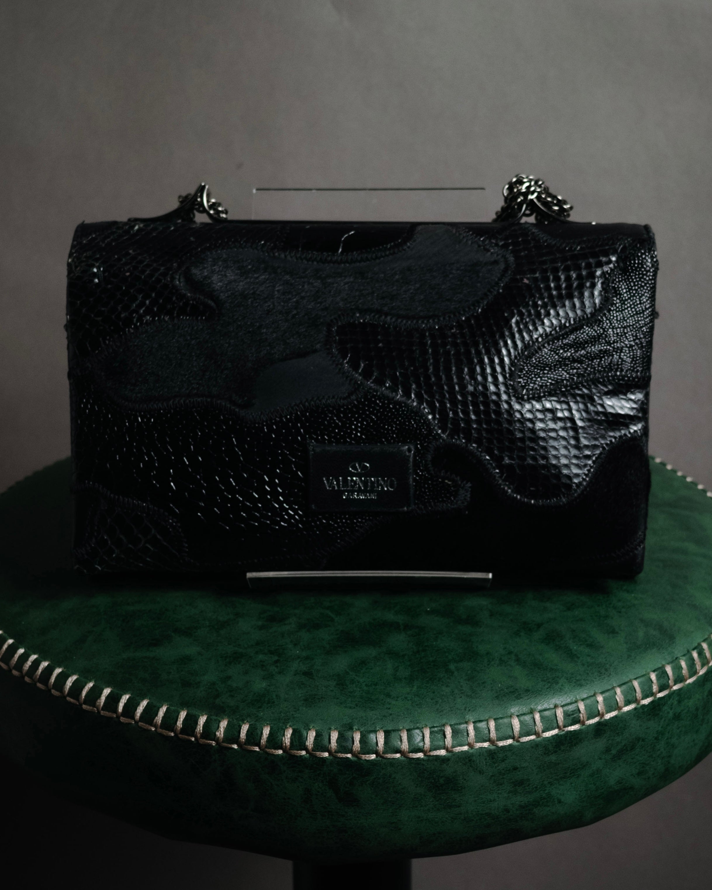 –SPECIAL– "VALENTINO GARAVANI" 2010’s Noir rockstud exotic patchwork chain bag