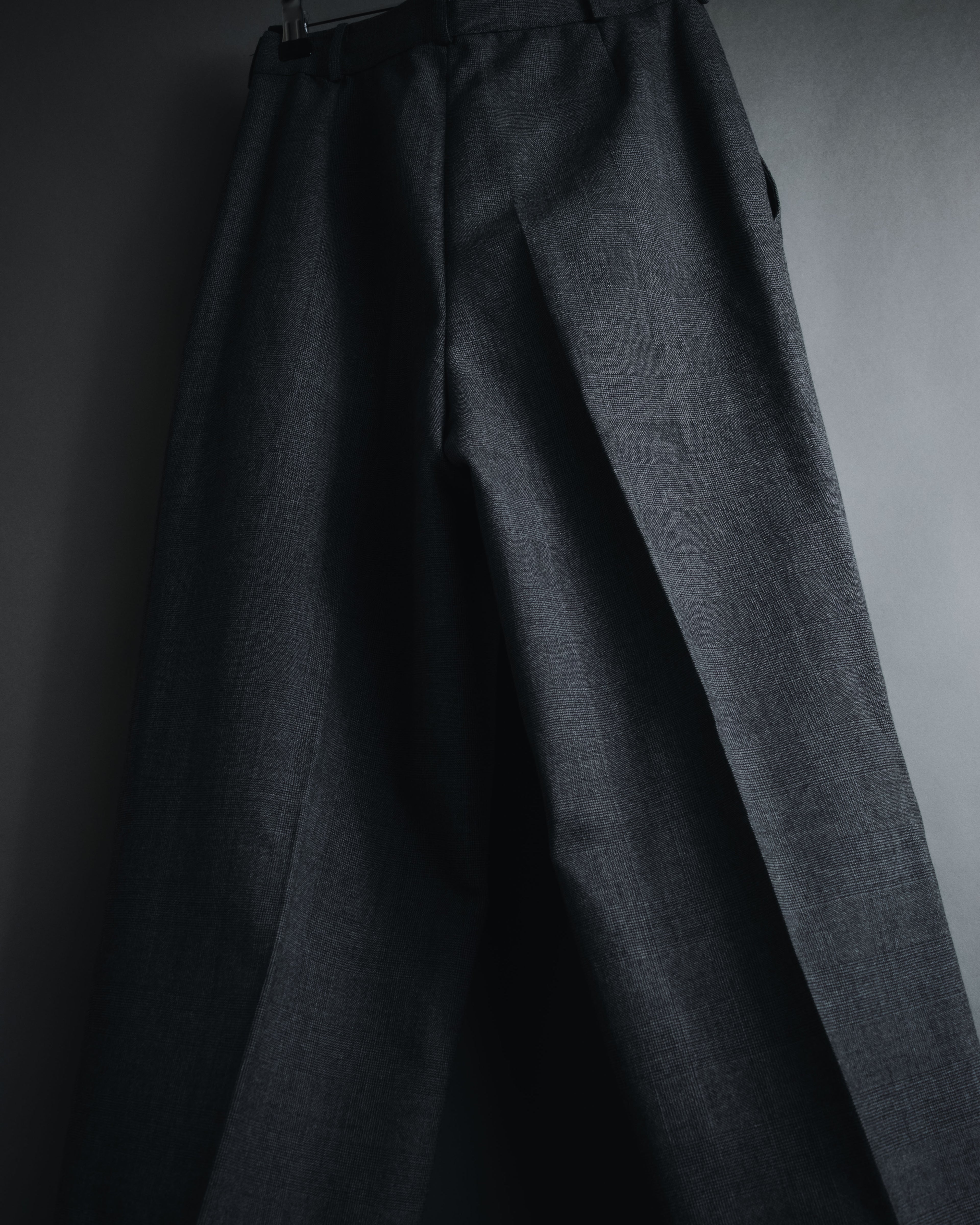 "CHANEL" high-waisted pleated trousers with signature gold button