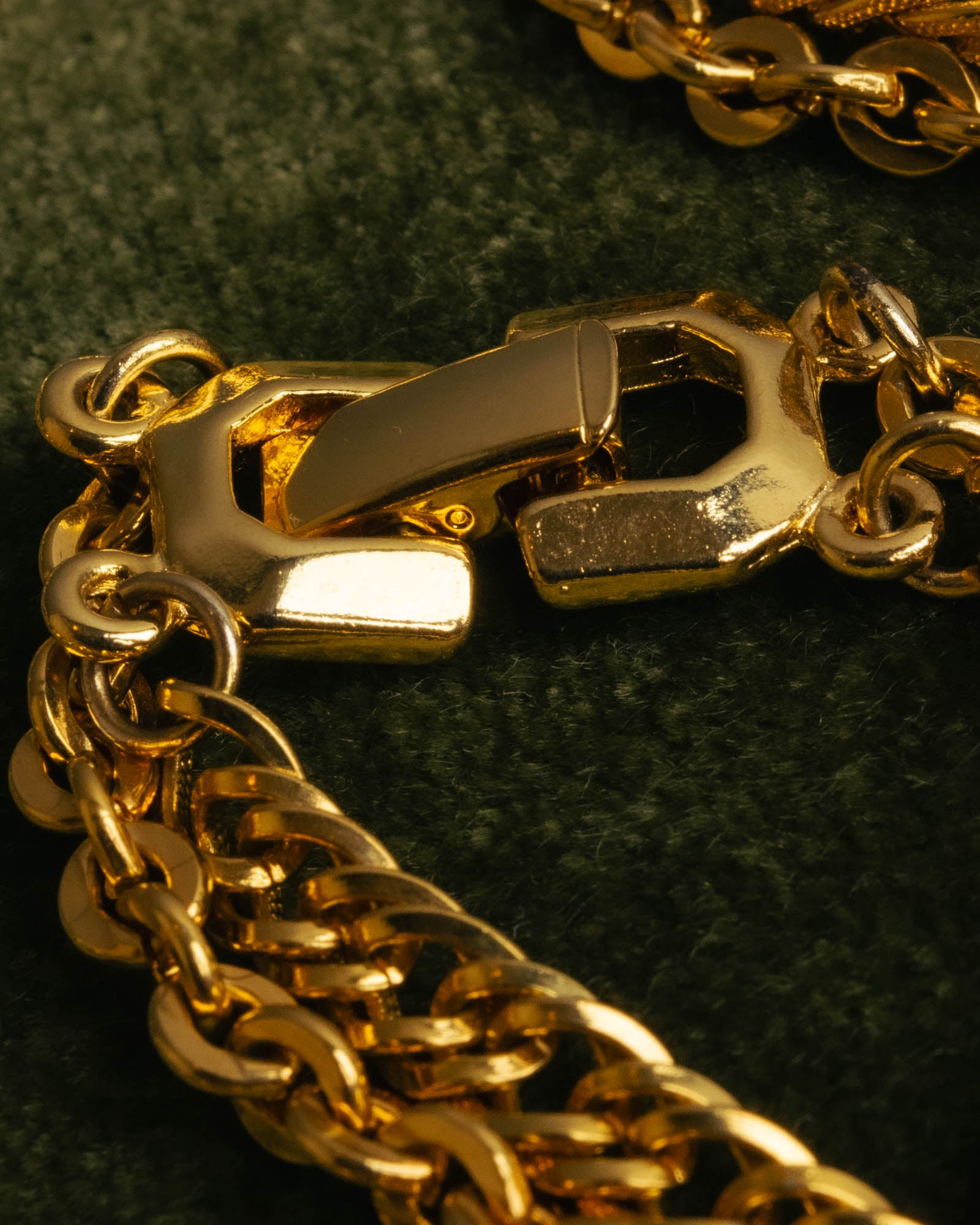 -SPECIAL- “Lucien Piccard” 70’s-80’s Gold tone cross pendant necklace