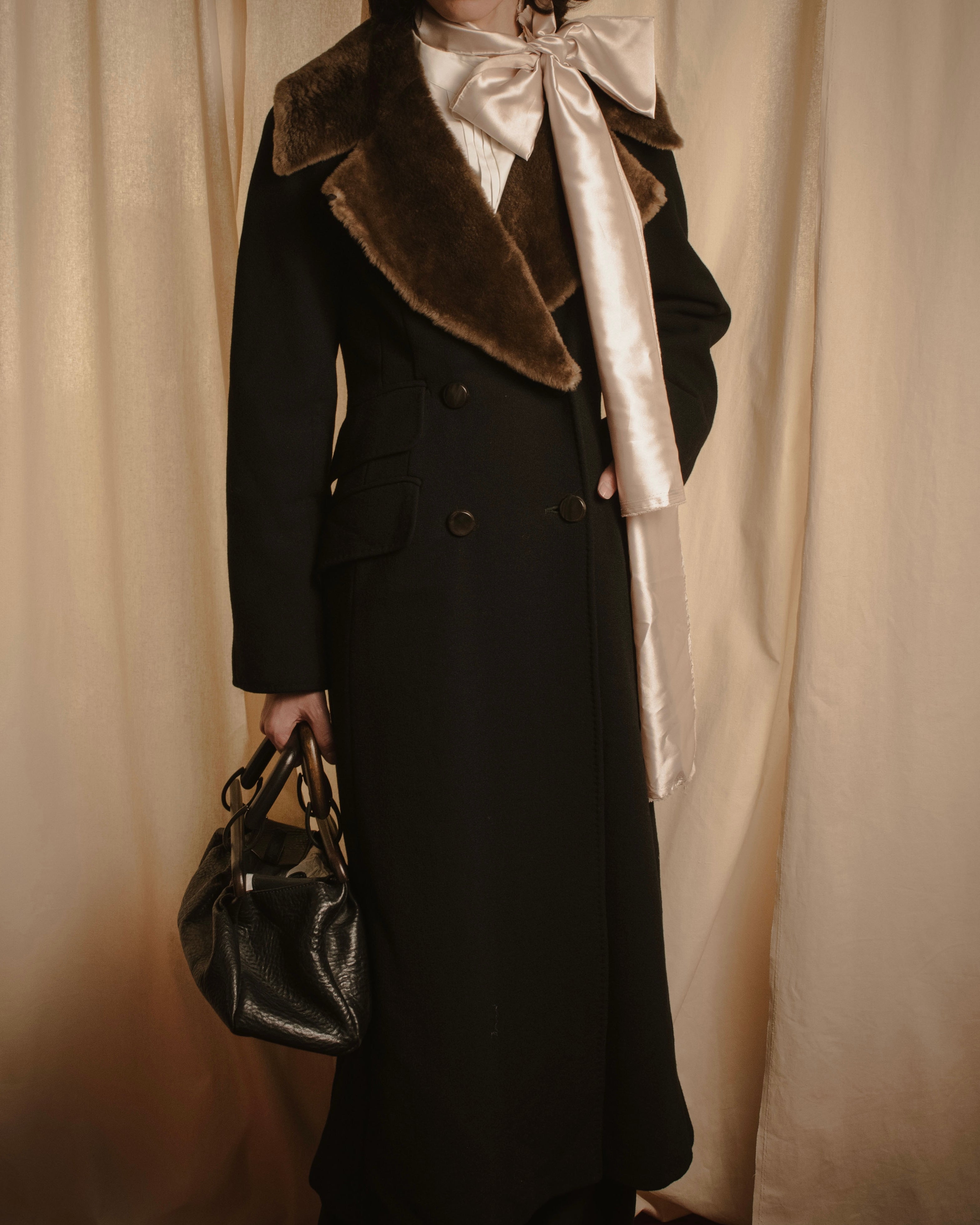 -SPECIAL- "Max Mara"
90’s Detachable fur collar virgin wool long coat