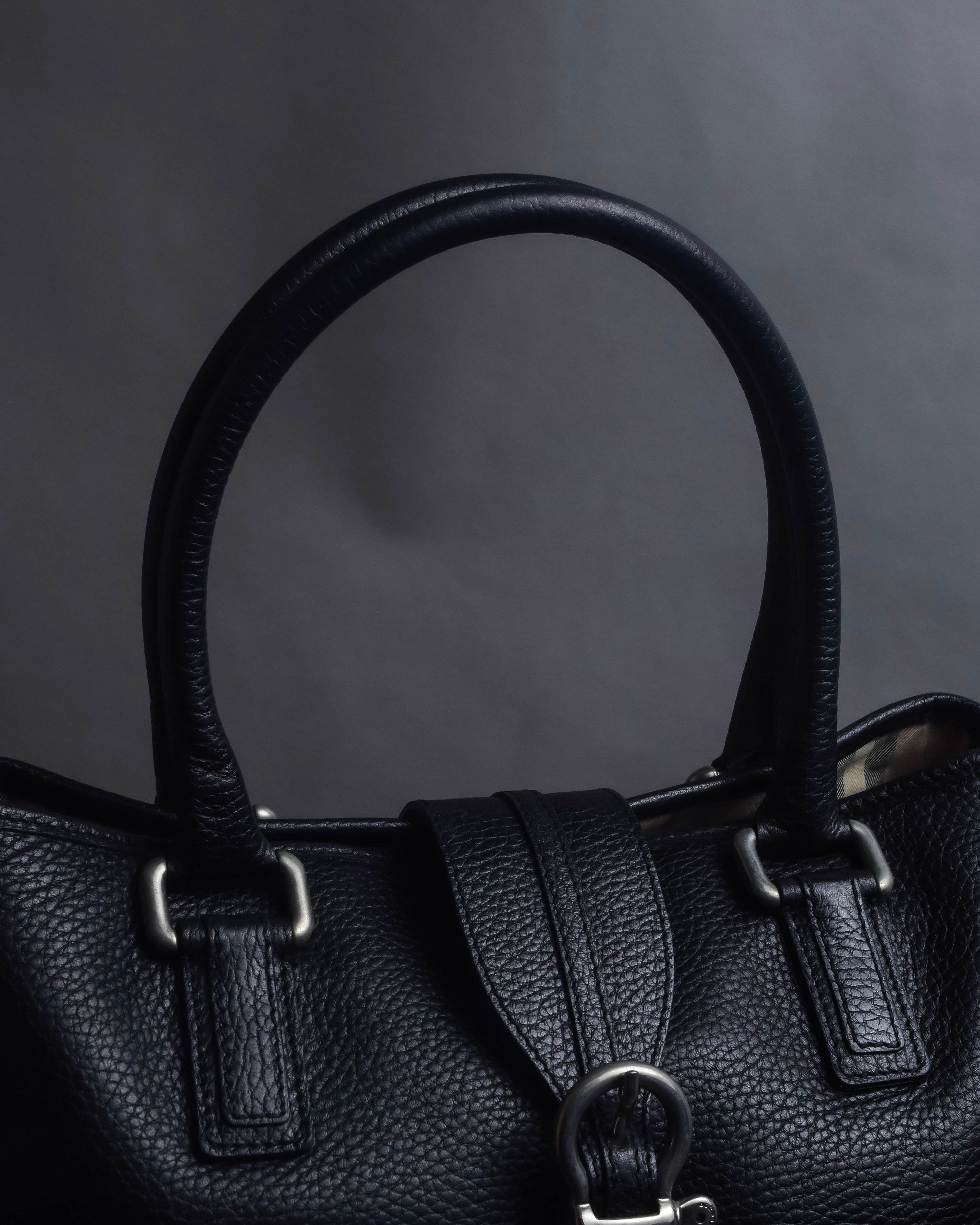 "BURBERRY" Silver stud design grained leather one-handle bag