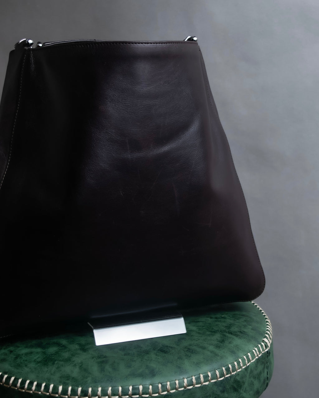 "GUCCI" Metal handle detail brown leather bag