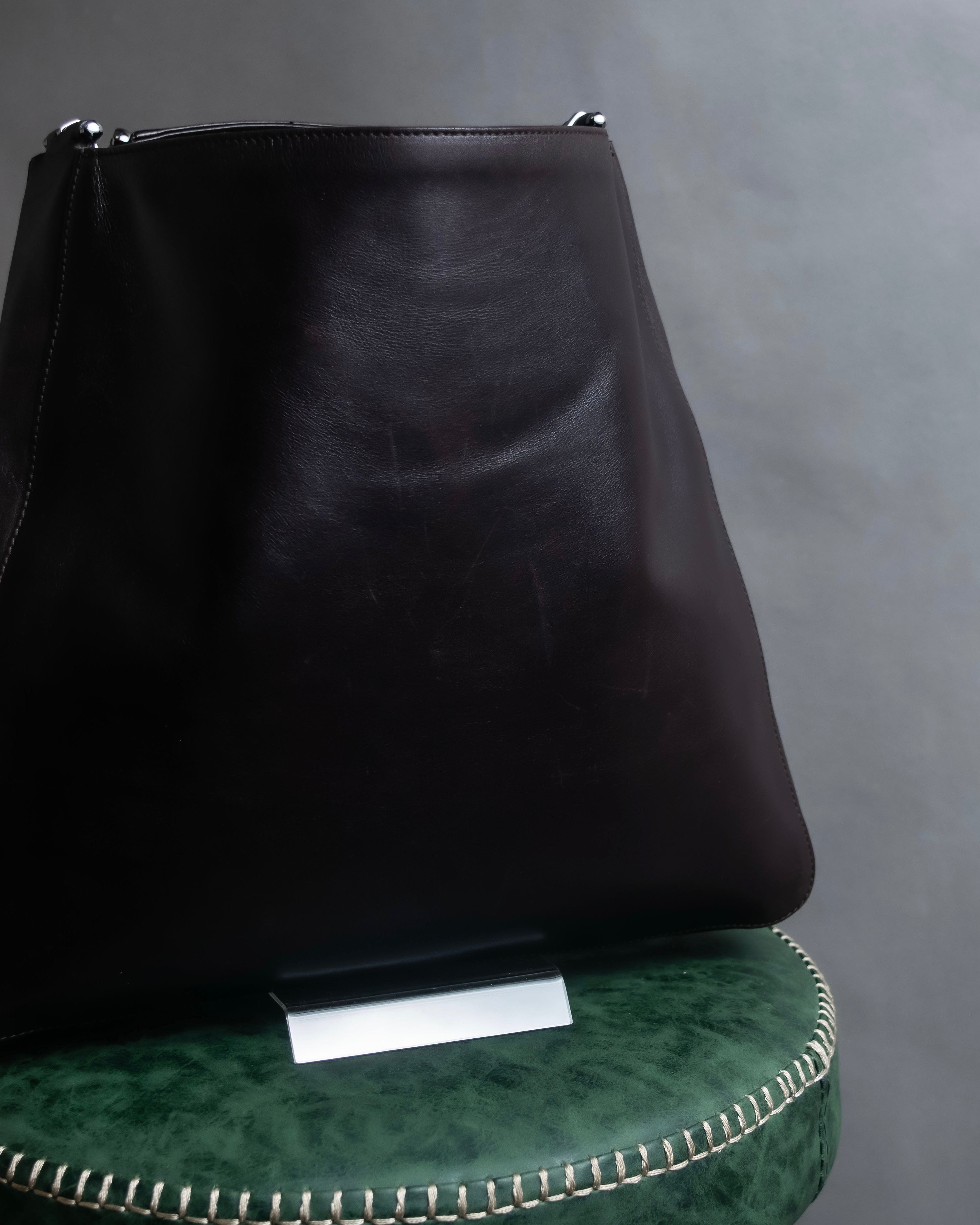 "GUCCI" Metal handle detail brown leather bag