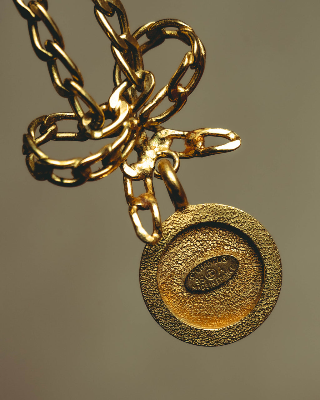 –SPECIAL– "CHANEL" 95AW Jeweled medallion pendant necklace