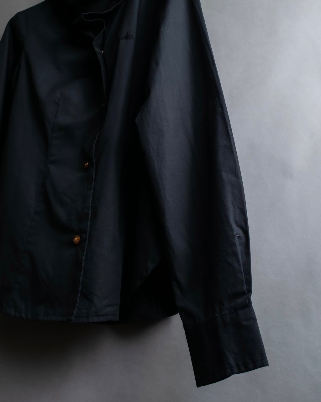 "Vivienne Westwood RED LABEL"
 Draped neck design black cotton shirt