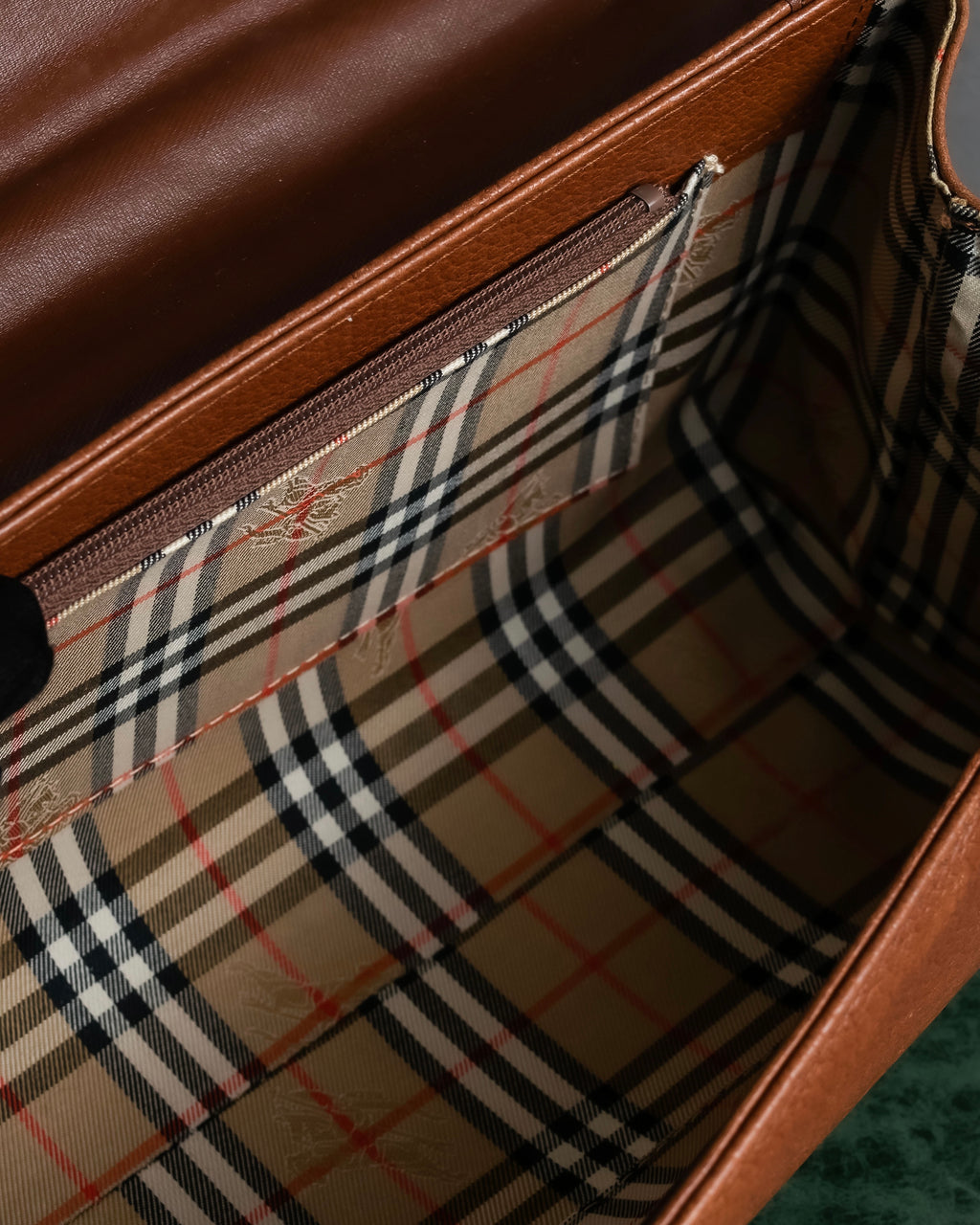 "BURBERRYS" Horizontal design camel grained leather bag