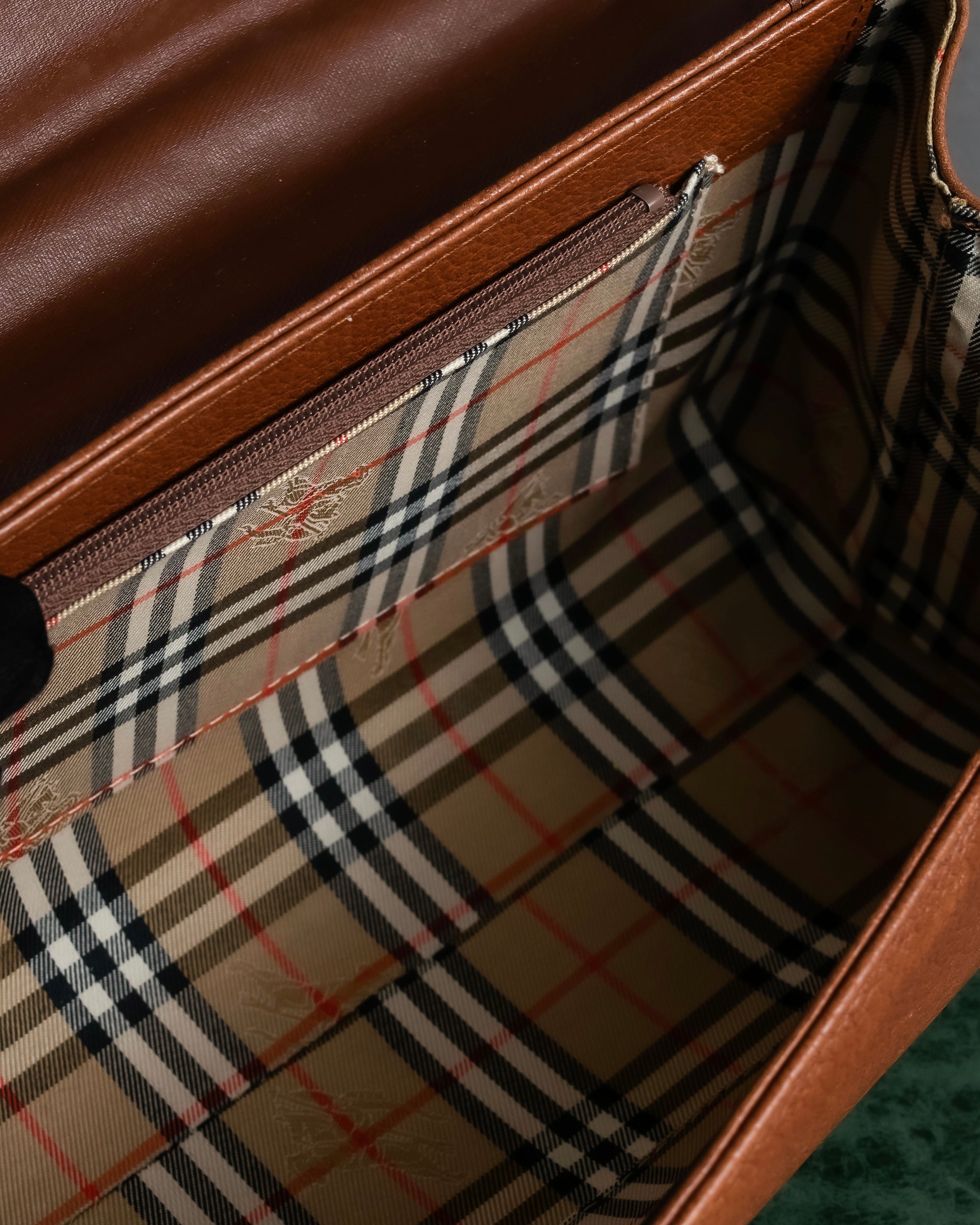 "BURBERRYS" Horizontal design camel grained leather bag