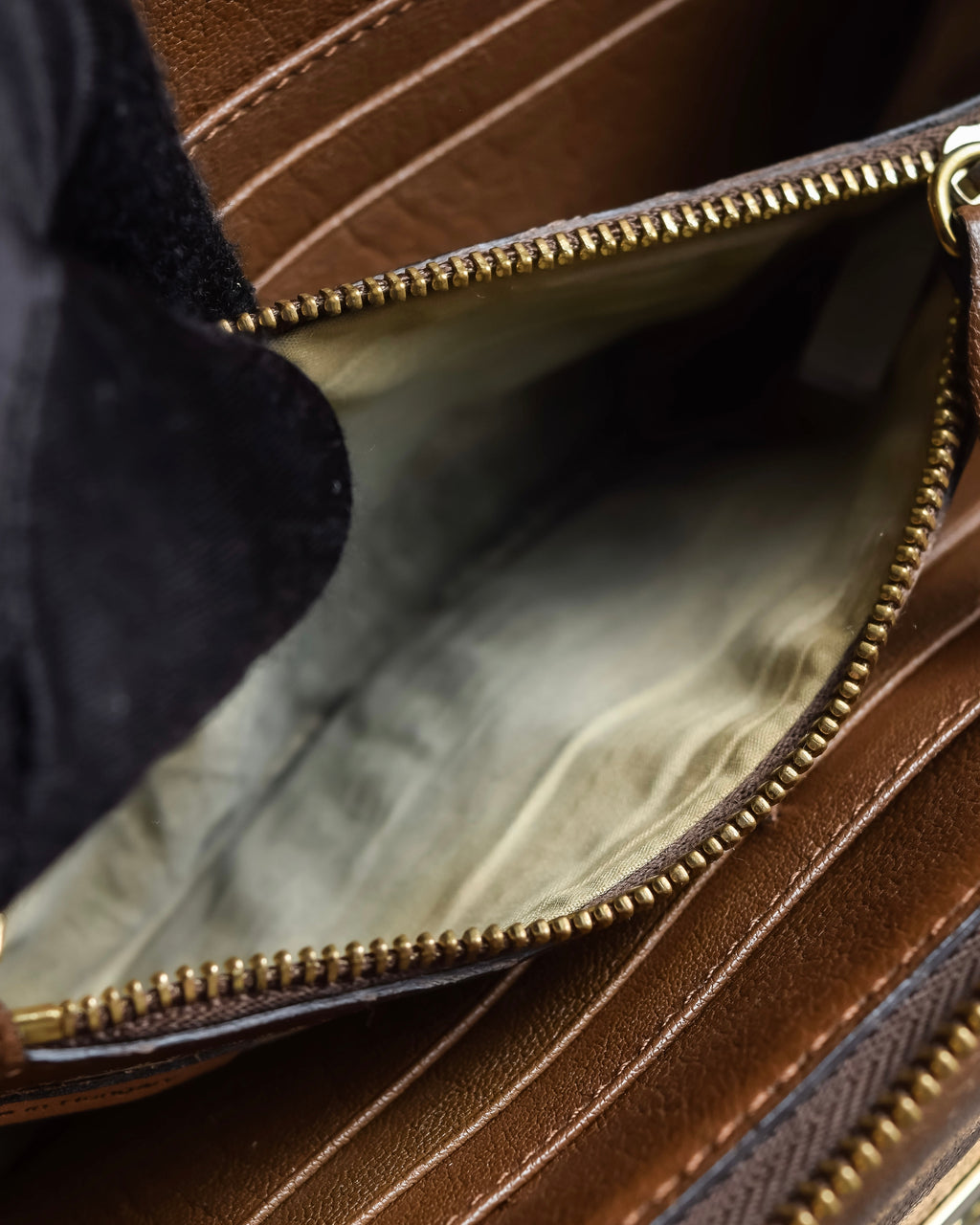 "Chloe" Fleur motif design leather long wallet