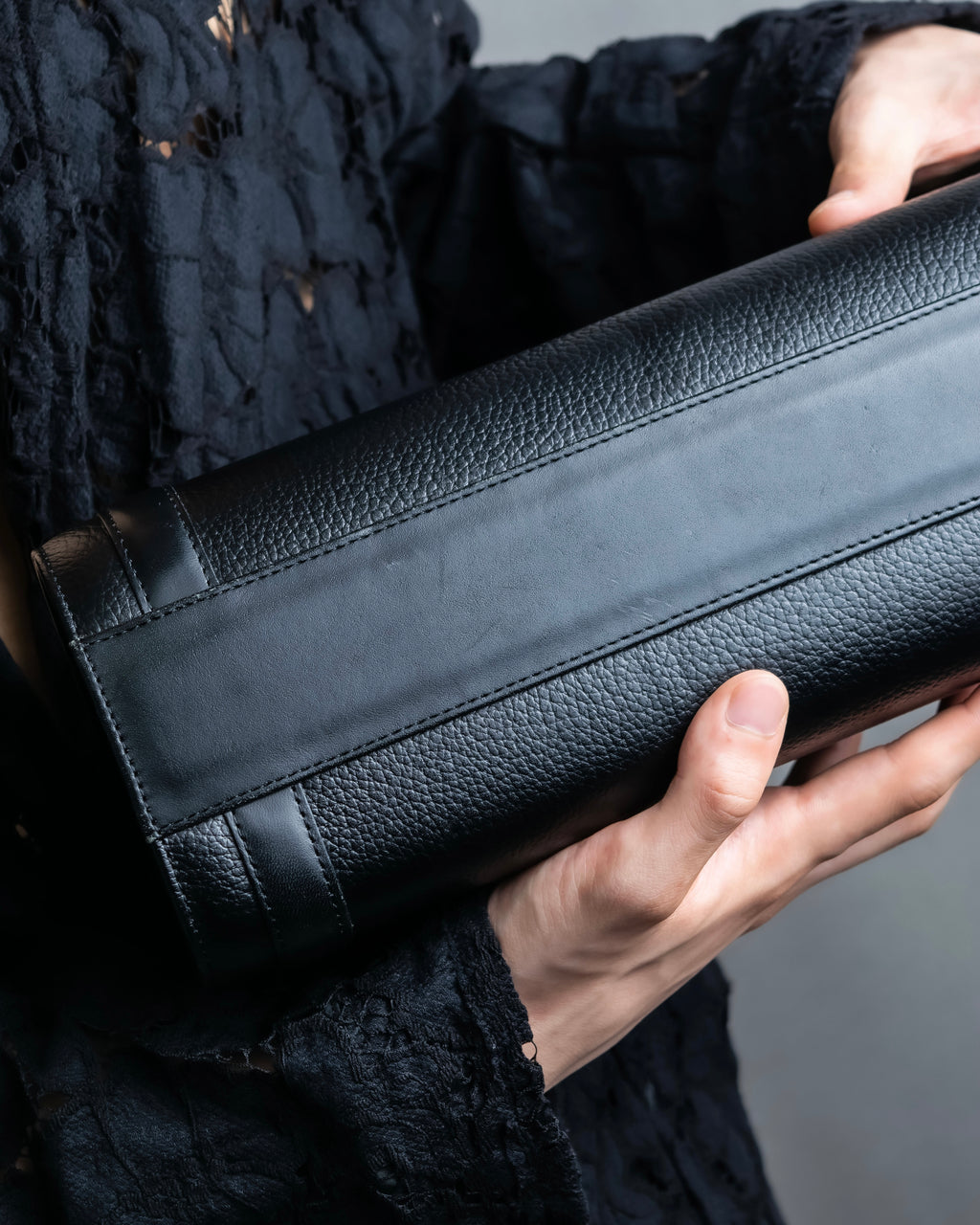 "BURBERRYS" Cylinder shaped leather one handle bag