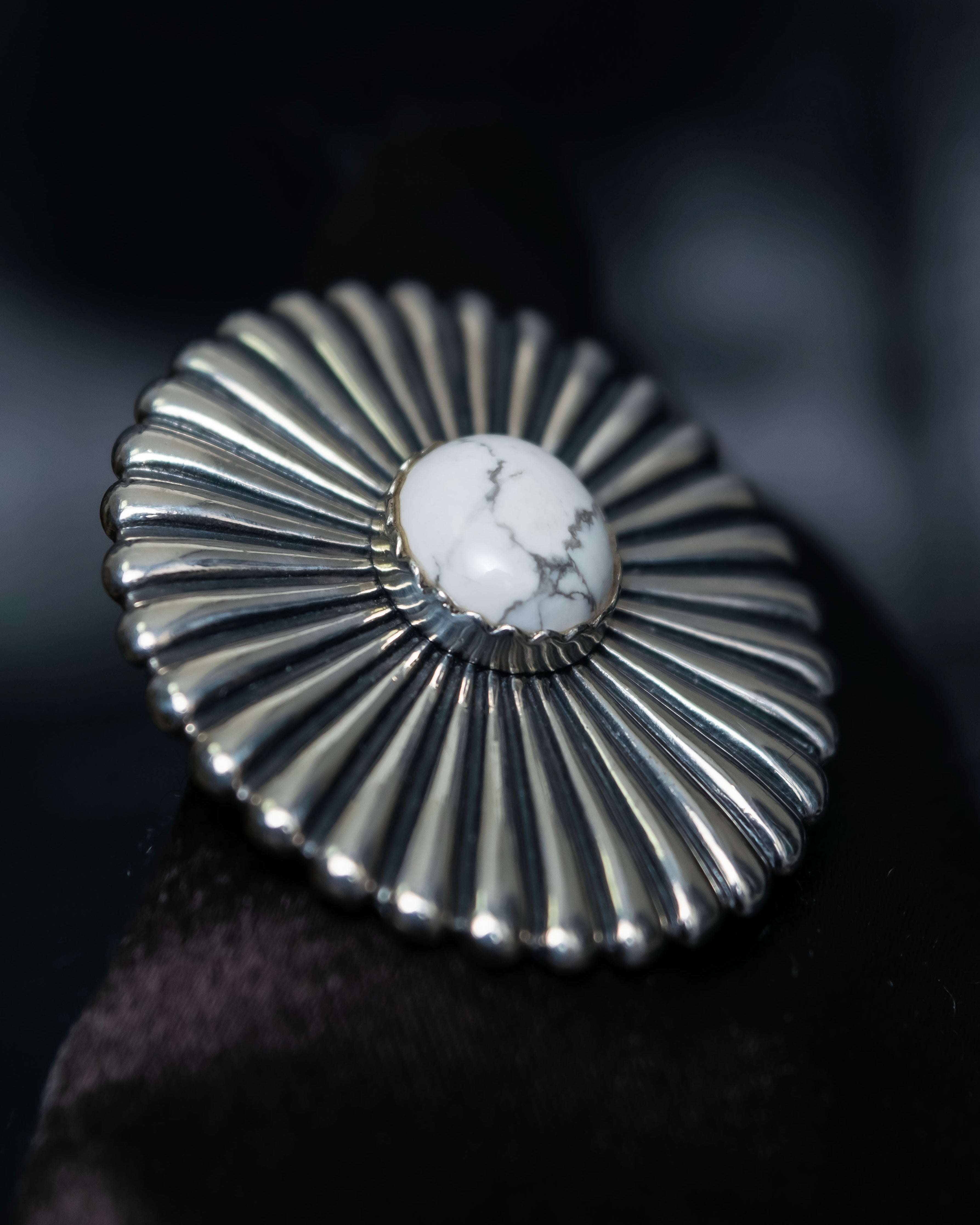 “Enasoluna” Flower motif marble stone silver ring