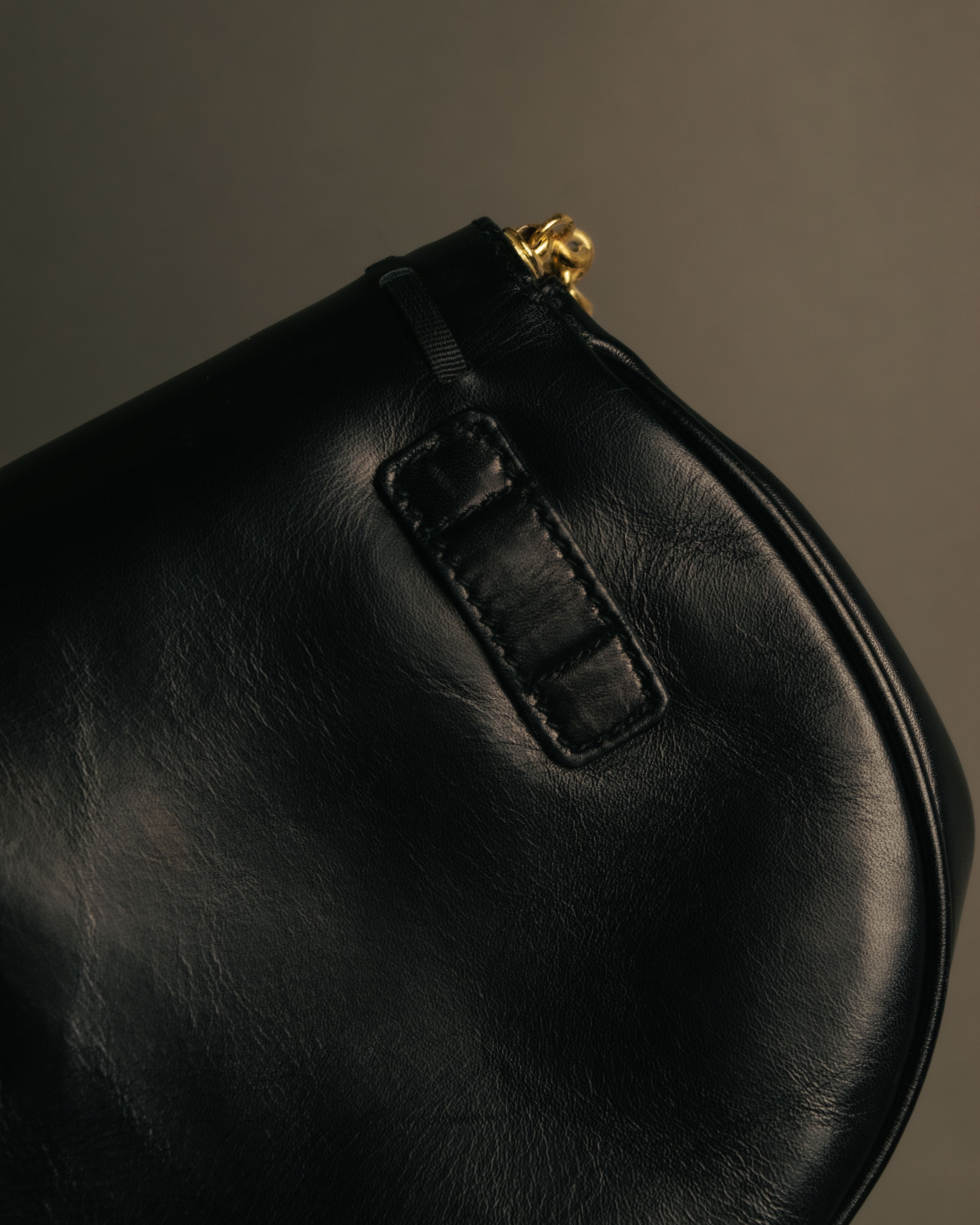 “Salvatore Ferragamo” 90’s Vara ribbon half moon chain bag