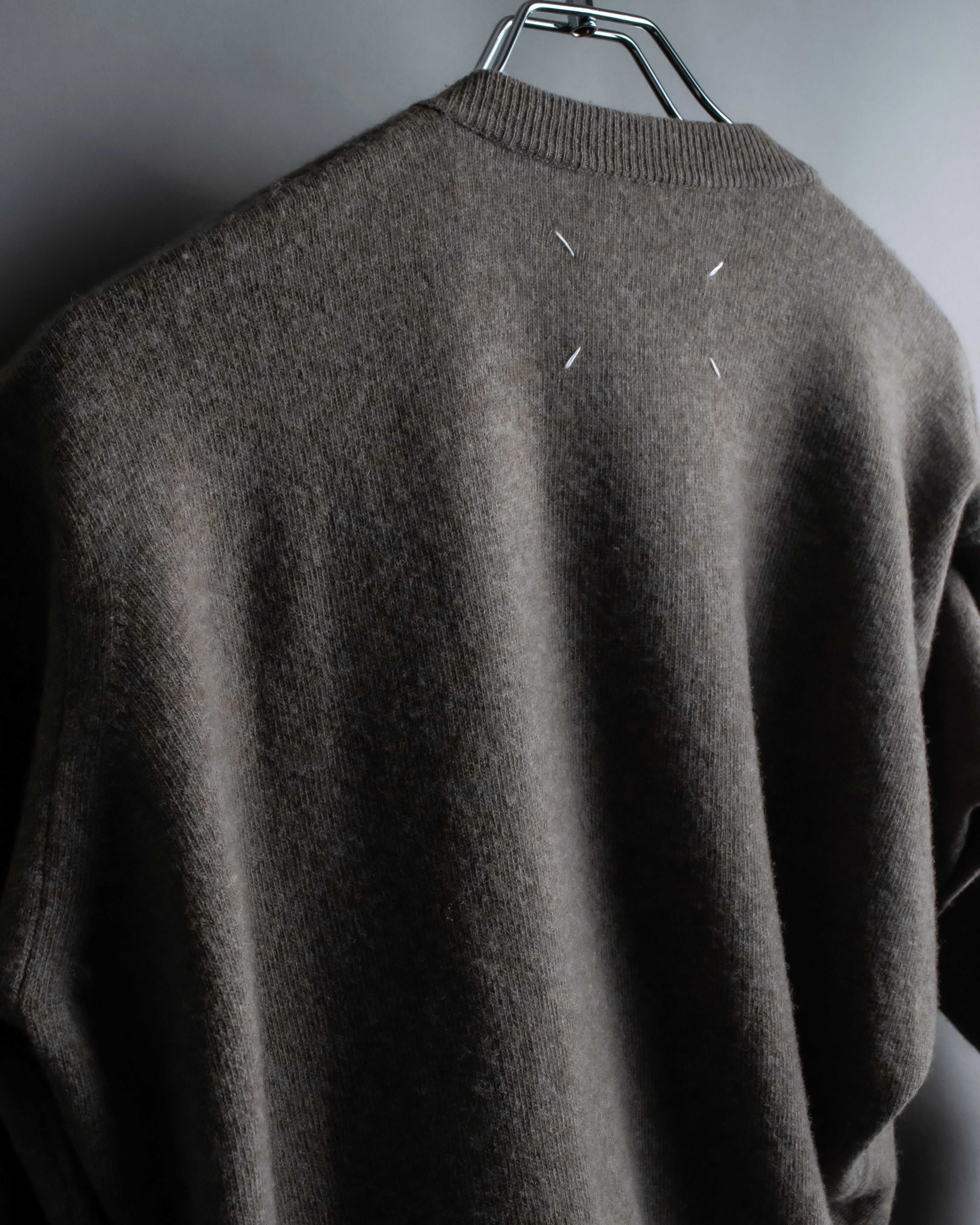 "MAISON MARGIELA 2005's AW " Twisted detail V-neck knit