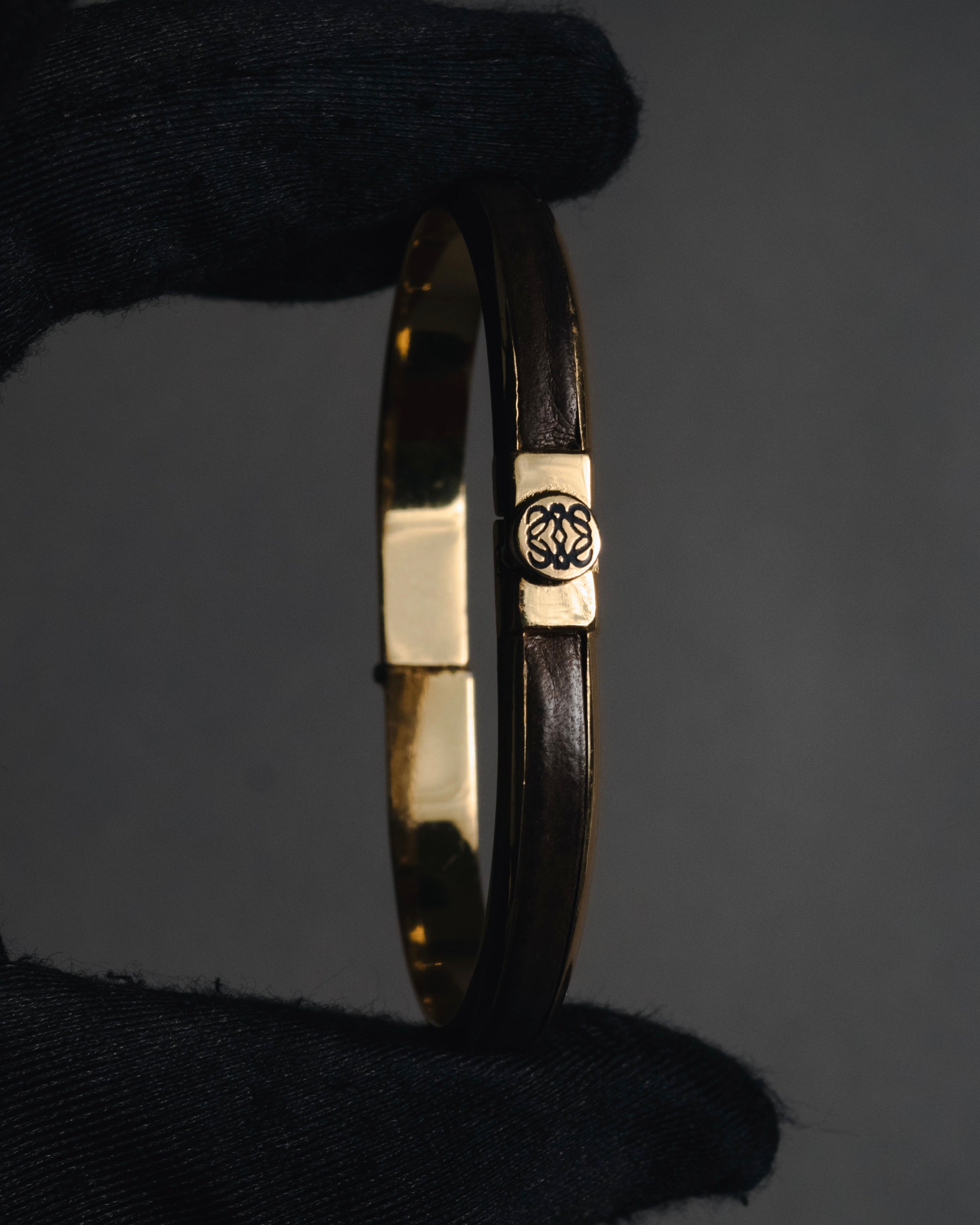 "LOEWE" 00’s-10’s leather inlay anagram clasp bangle