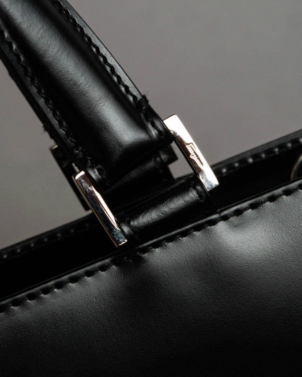 "Salvatore Ferragamo" Gancini motif both sides design leather hand bag