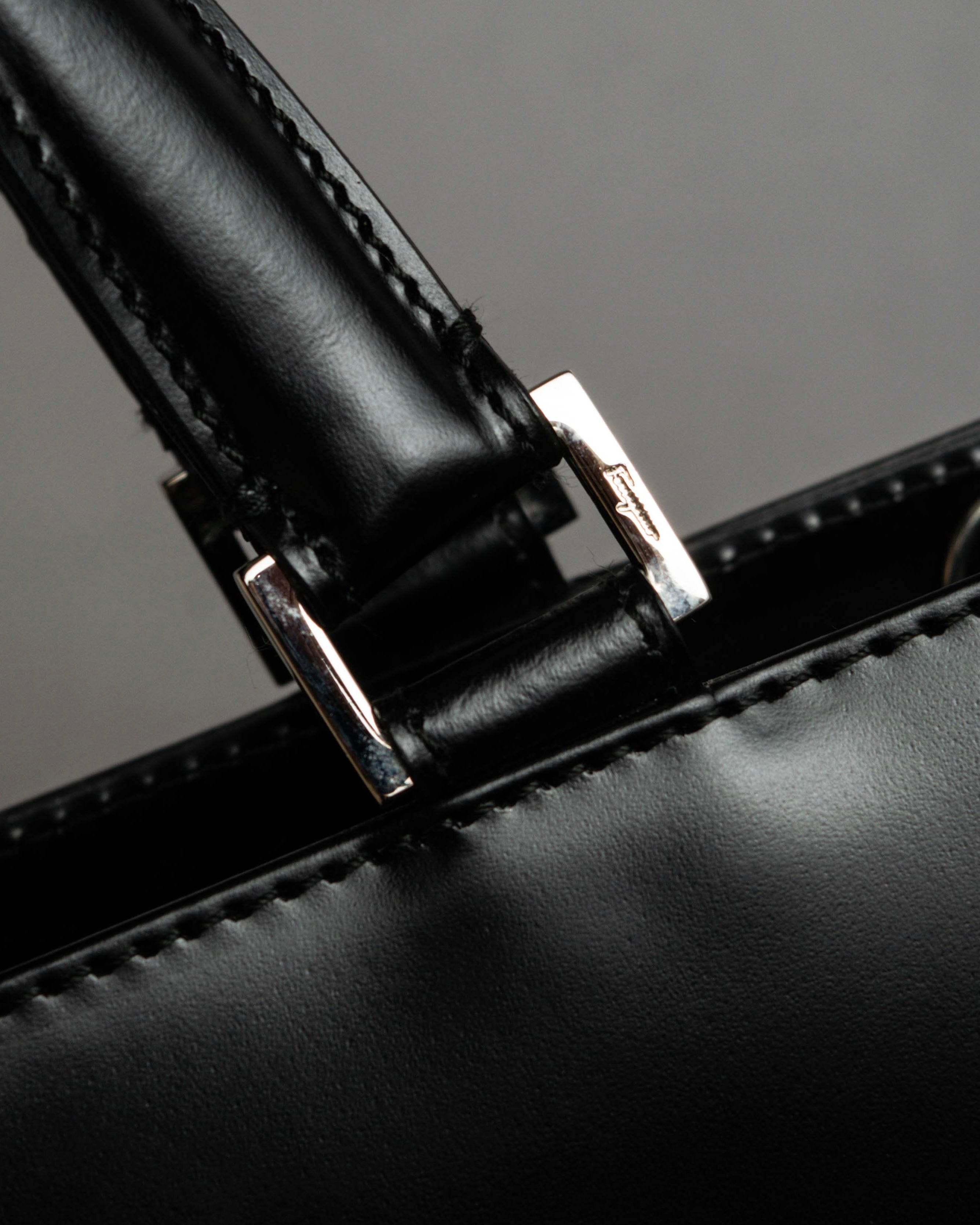 "Salvatore Ferragamo" Gancini motif both sides design leather hand bag