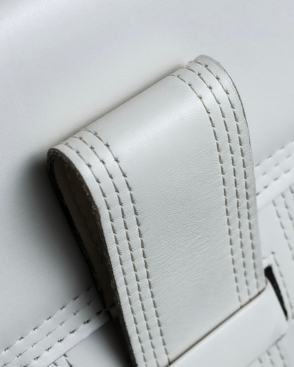 "YVES SAINT LAURENT" Large tab detail white leather shoulder bag