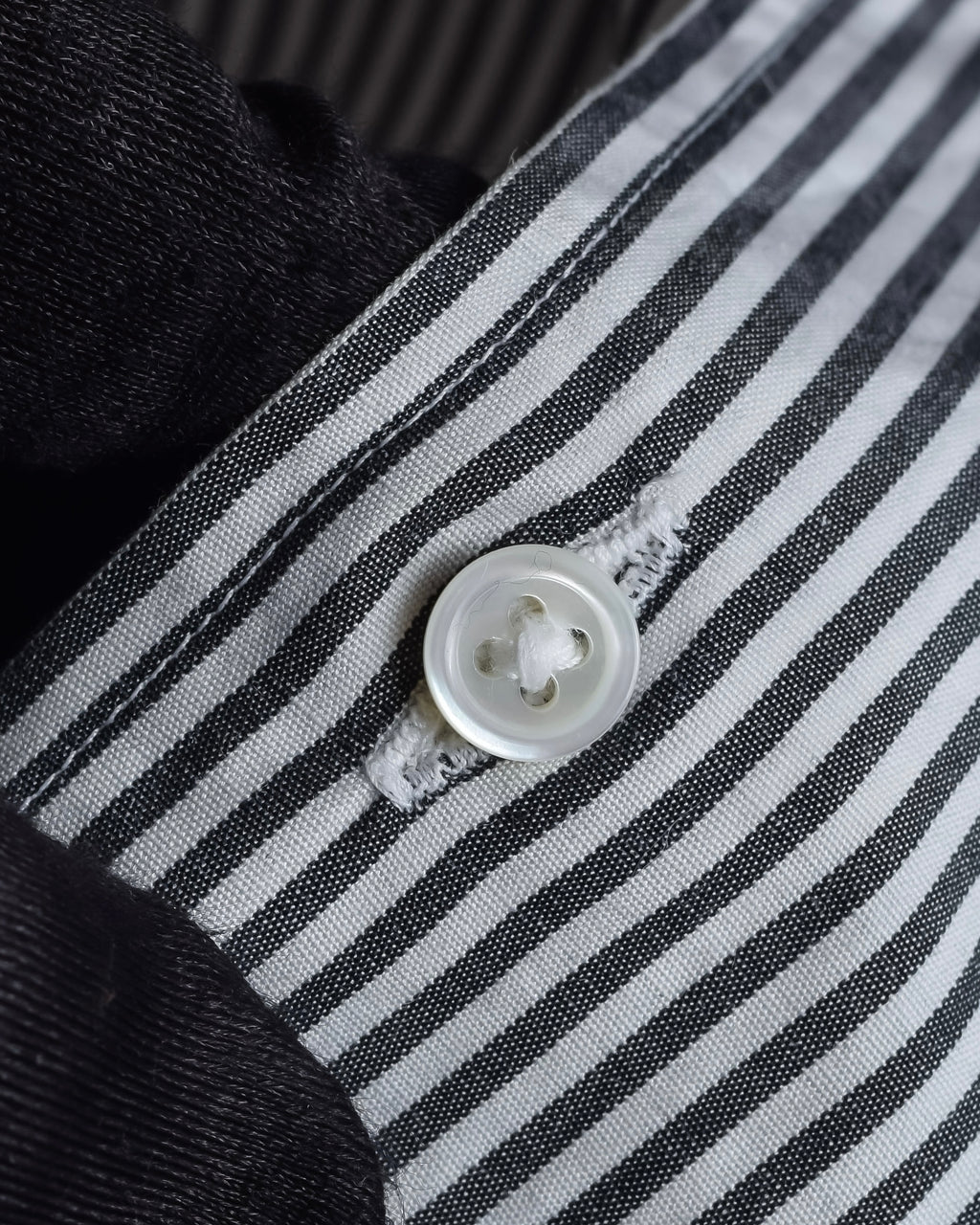 "BURBERRY" Pinstripe cleric design shirt