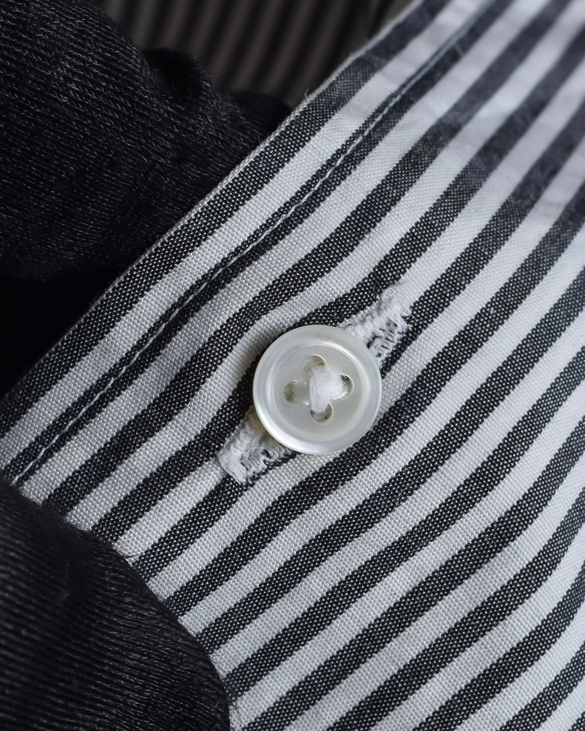 "BURBERRY" Pinstripe cleric design shirt