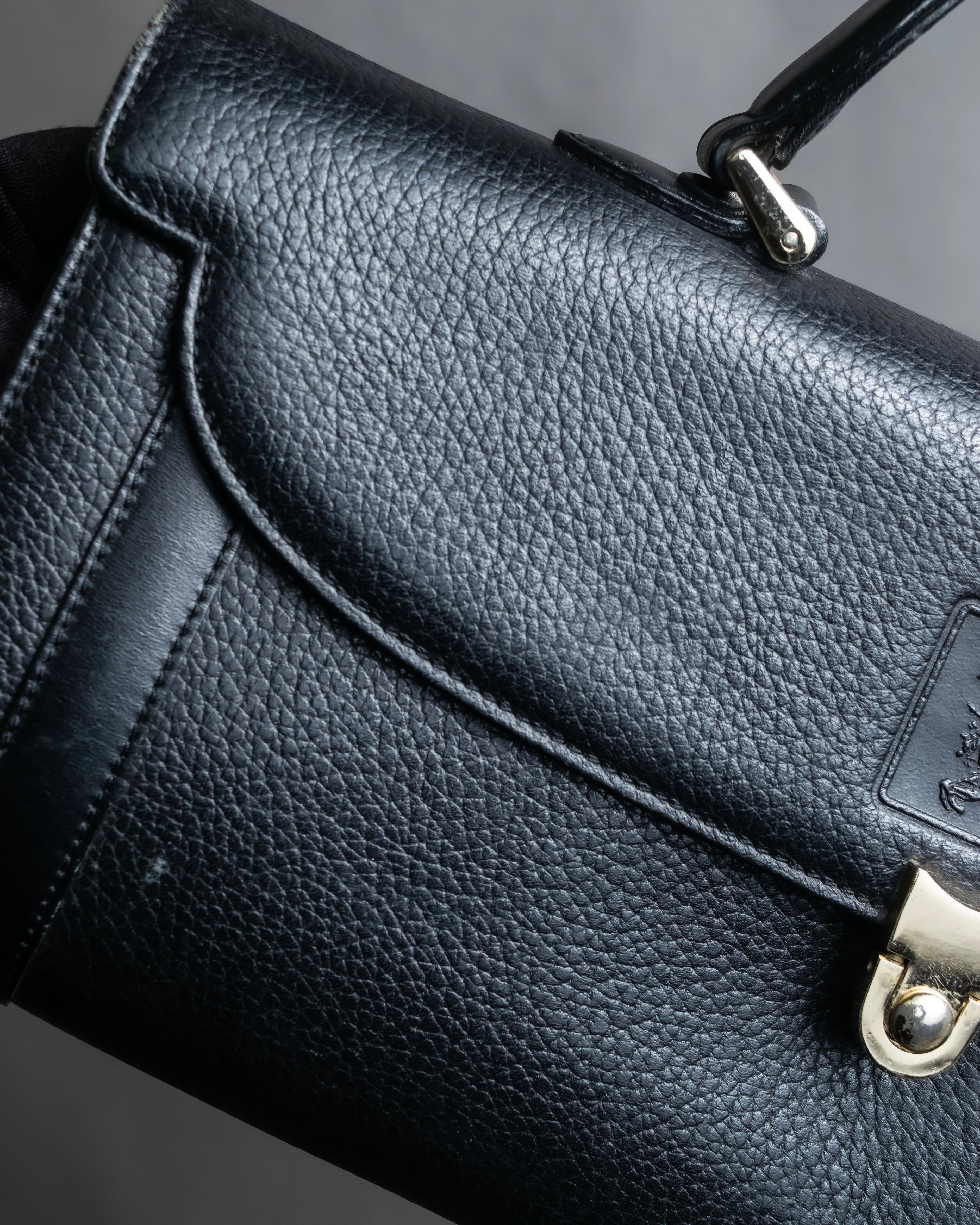 "BURBERRYS" Horizontal shape grained leather one-handle bag