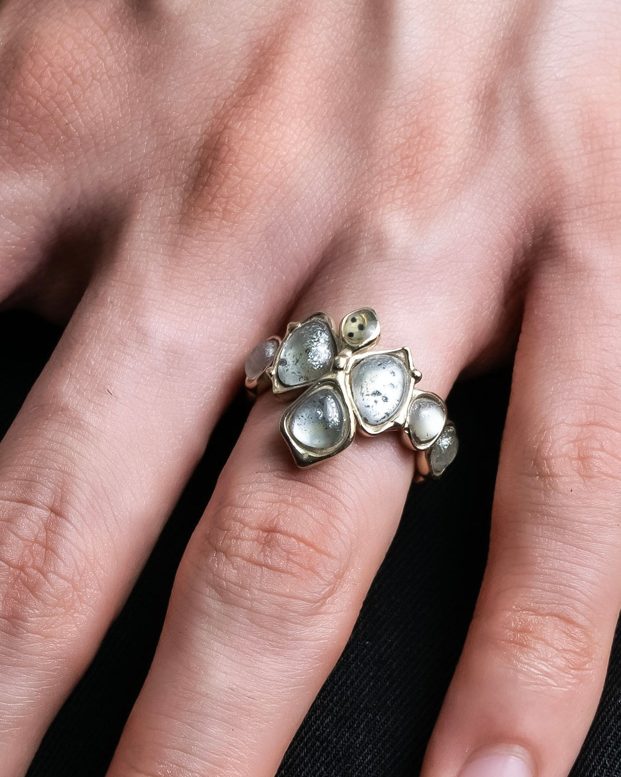 "CHANEL" Mysterious details stone ring