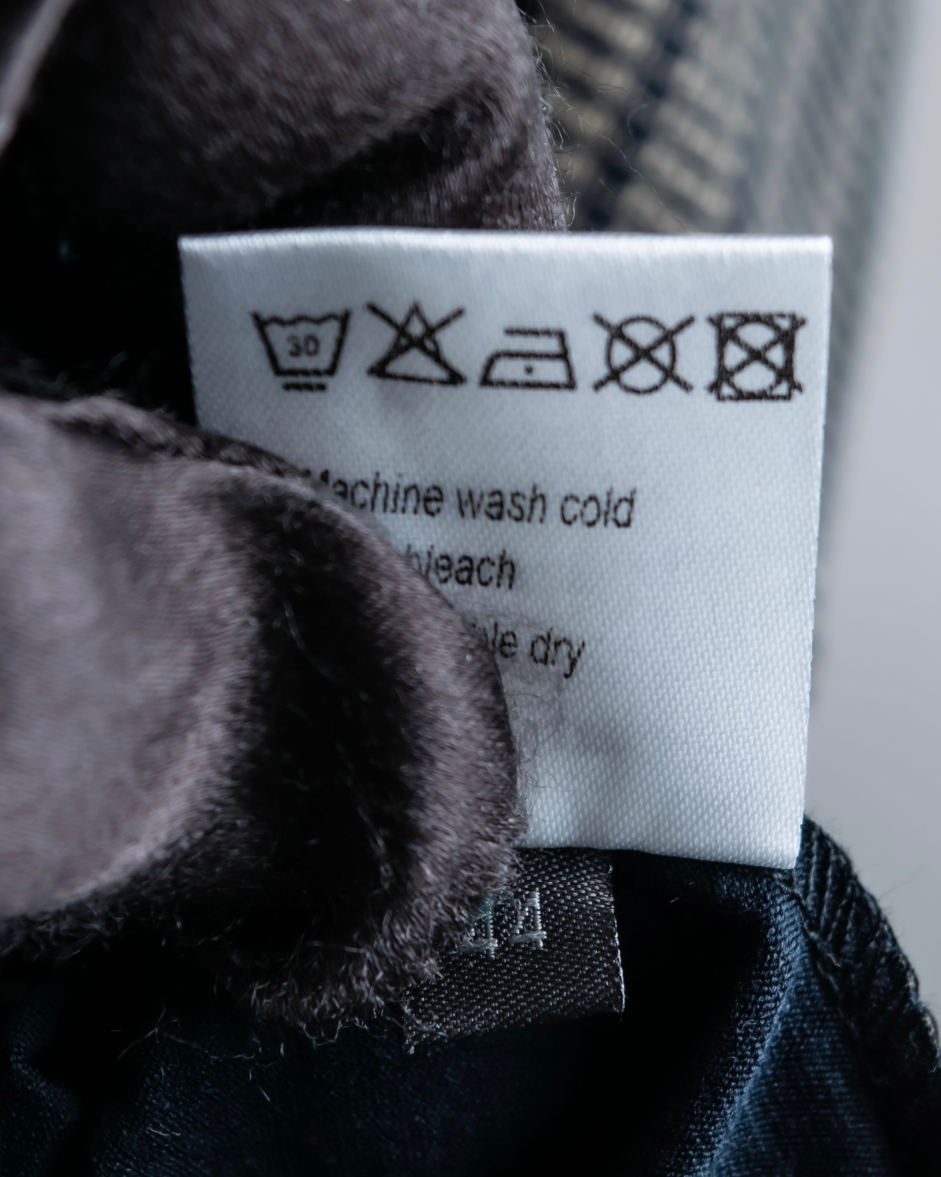 "FENDI" Logo print V-neck sleeveless top