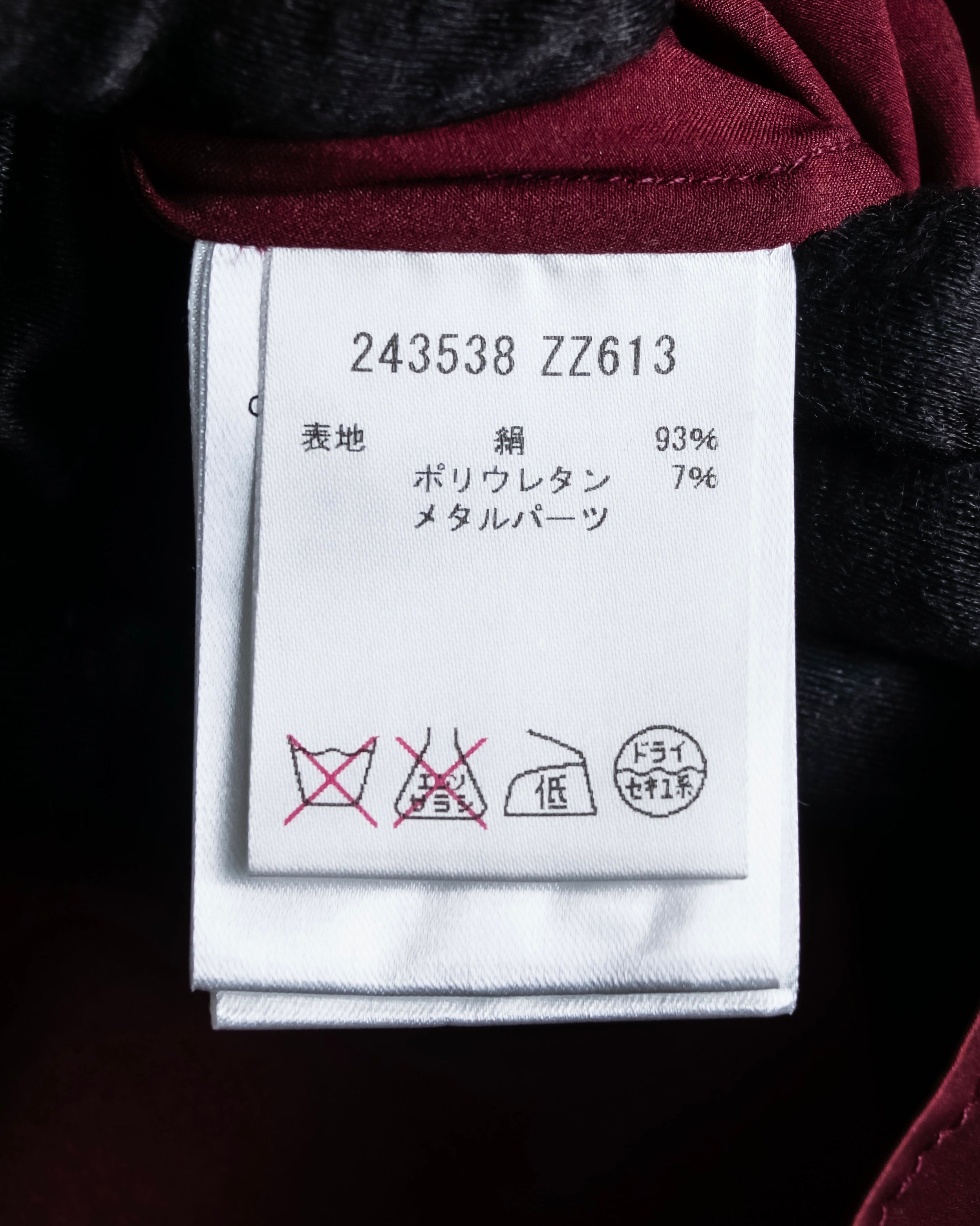 "GUCCI" Beautiful burgundy color silk bowtie shirt