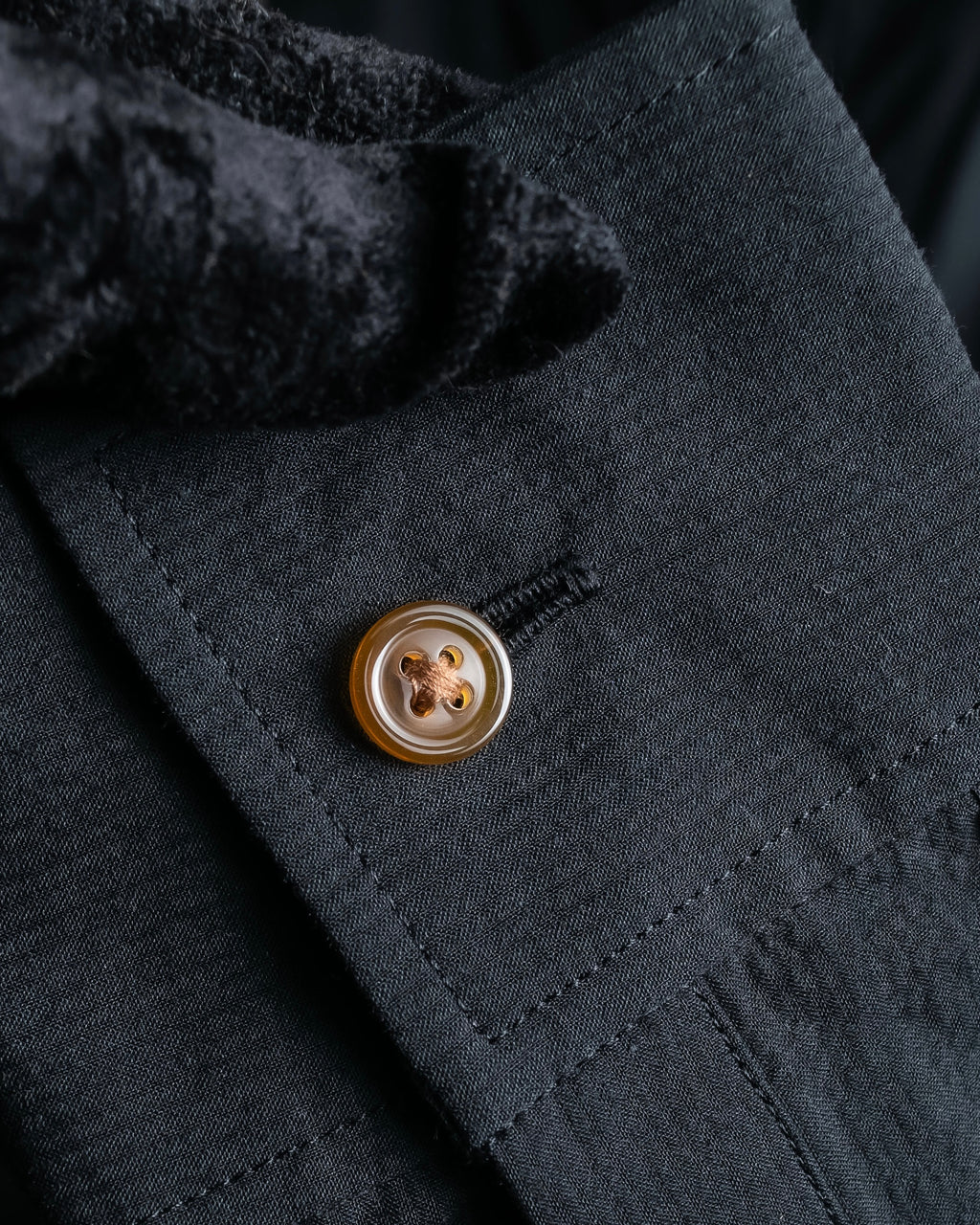 "Vivienne Westwood RED LABEL"
 Front button cutting design shirt