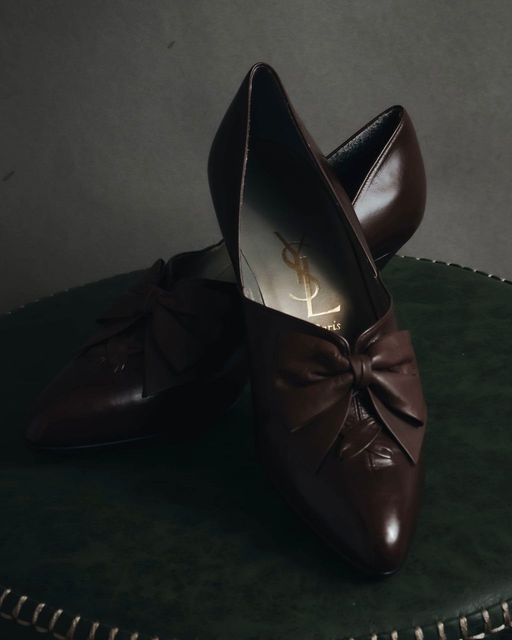 "YVES SAINT LAURENT" Elegant ribbon leather pumps