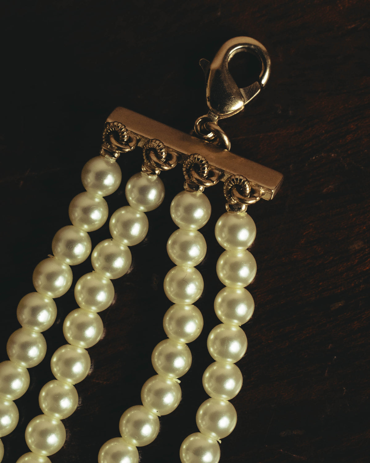 –SPECIAL– “Christian Dior” 2018-2025 Four-strand faux pearl bracelet with sculptural oval accents