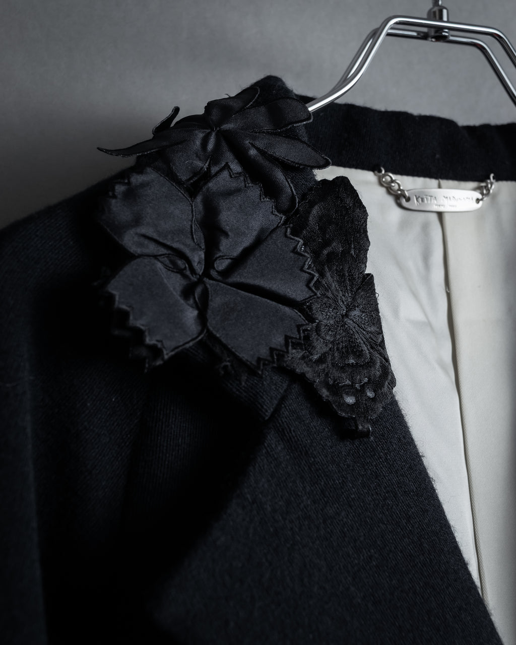 “KEITA MARUYAMA” Floral appliqué one-button chelsea coat