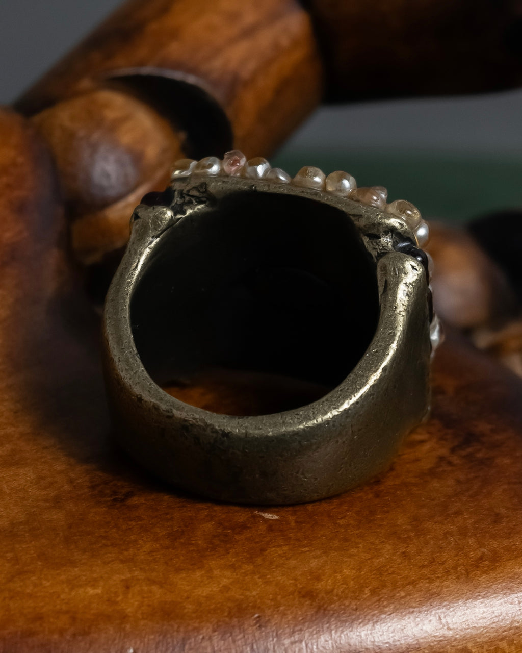 "CHANEL" 00 AW Glass pearl Coco mark motif gold ring