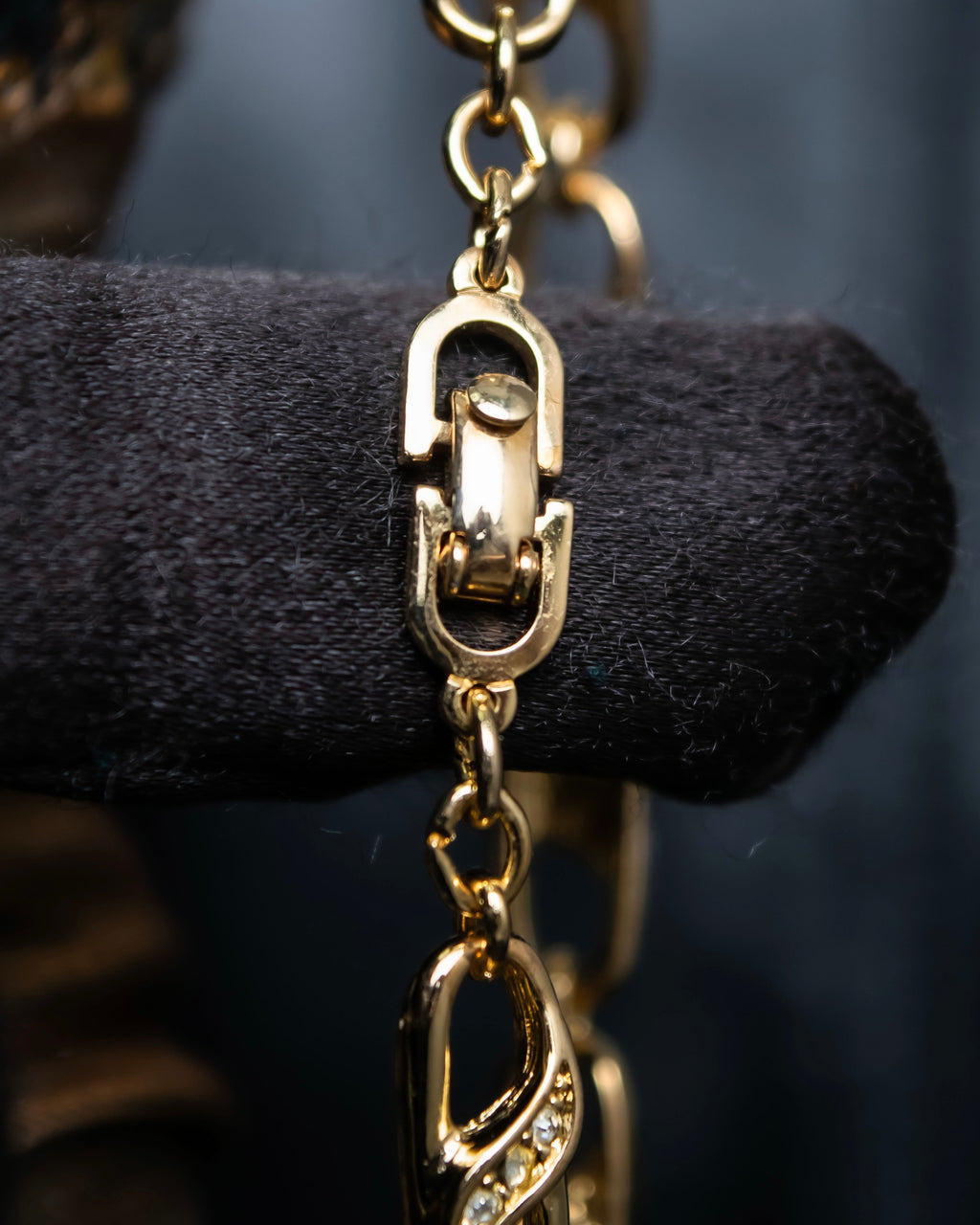 "DIOR" Oval chain rhinestone studded bracelet