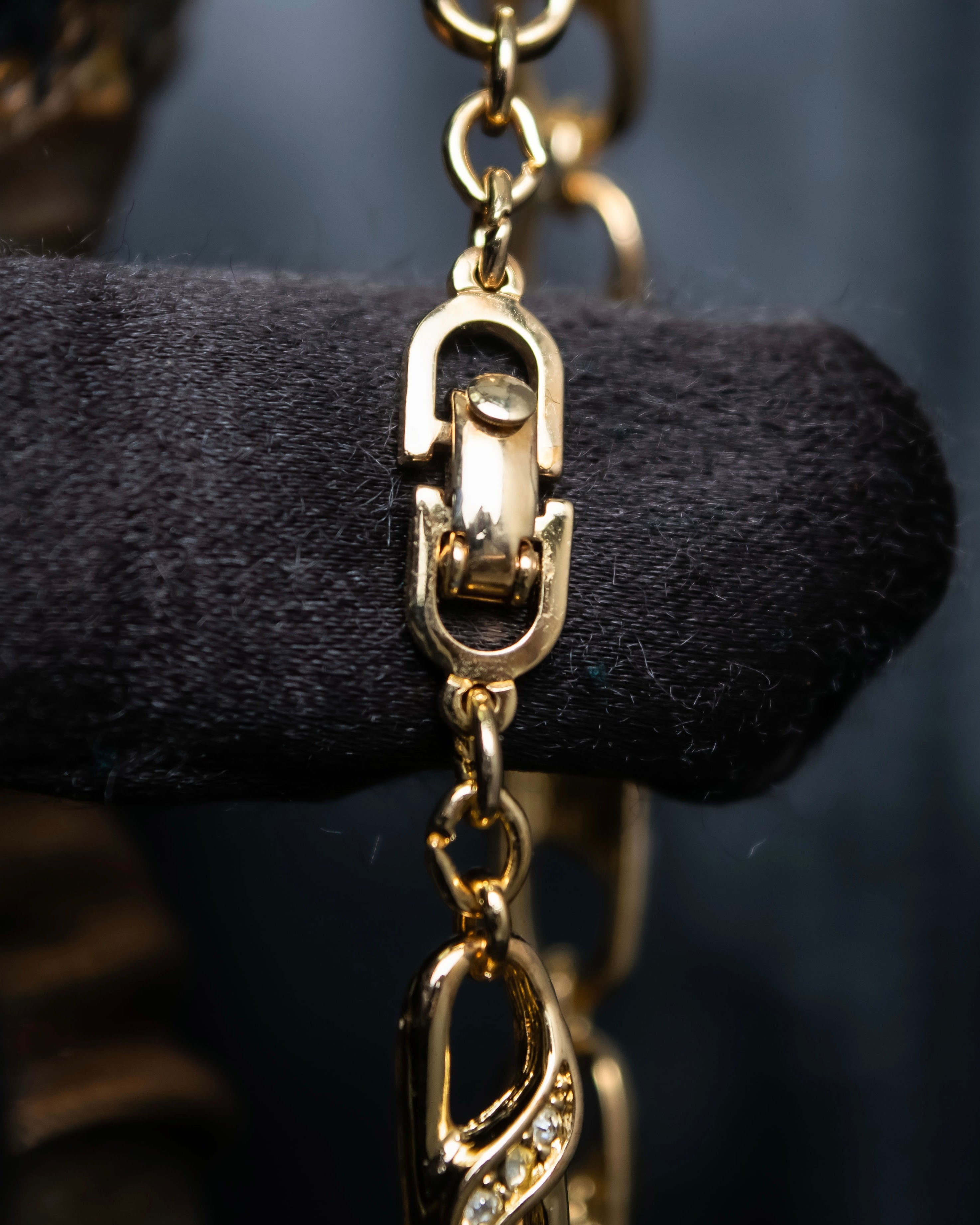 "DIOR" Oval chain rhinestone studded bracelet