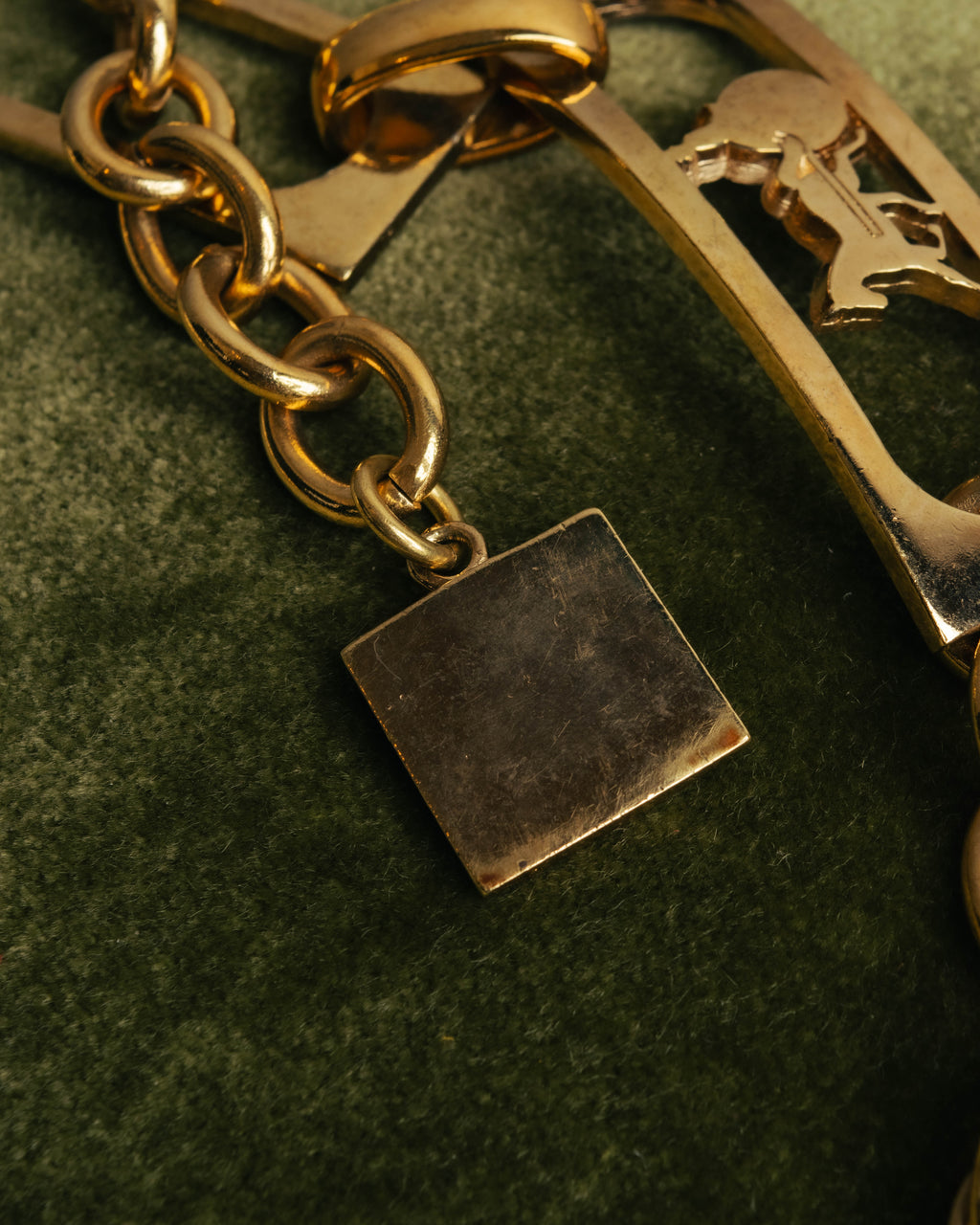 "CELINE" 70's-80's Sulky motif gold metal chain belt