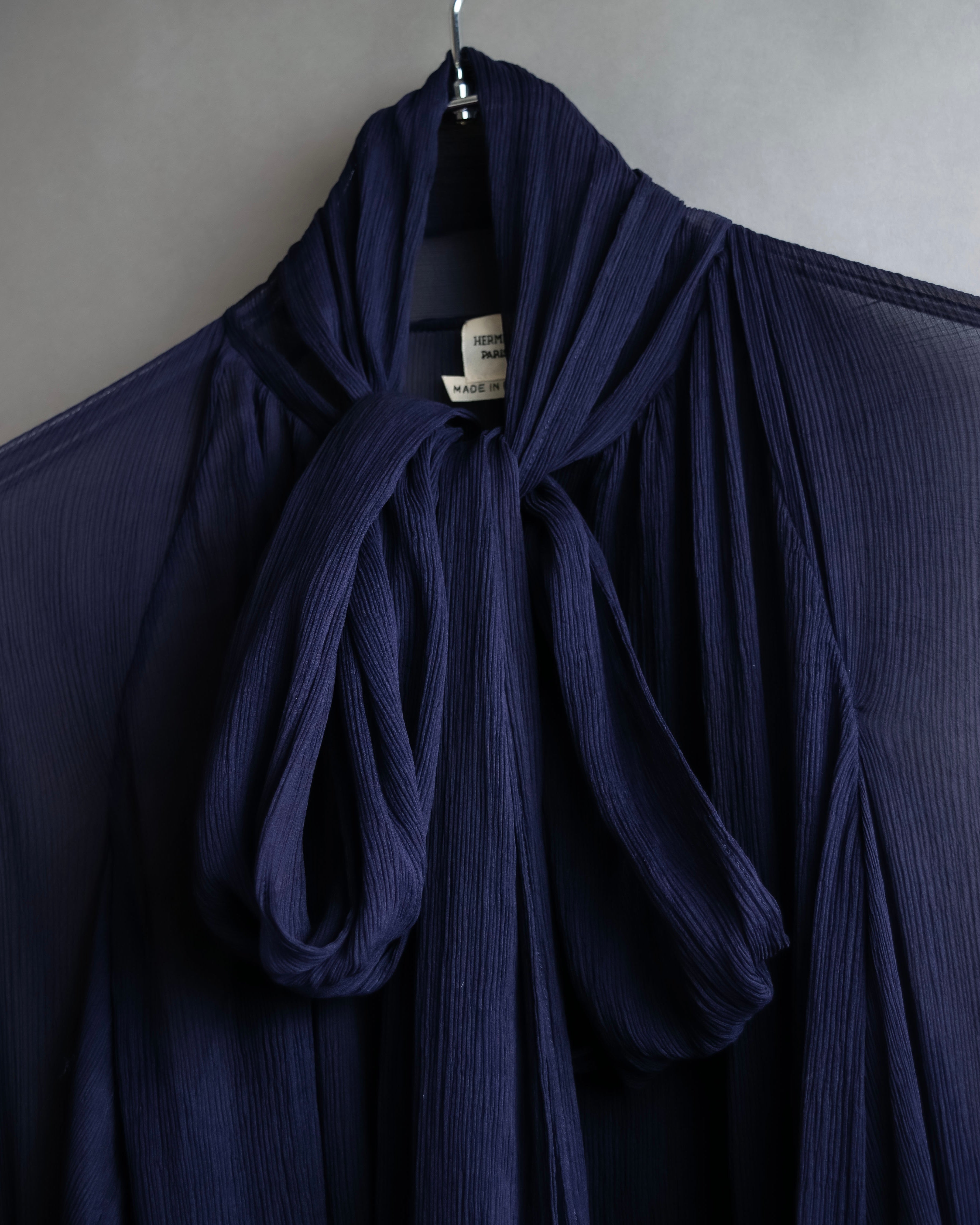 "HERMES" Bowtie detail balloon sleeve sheer pullover