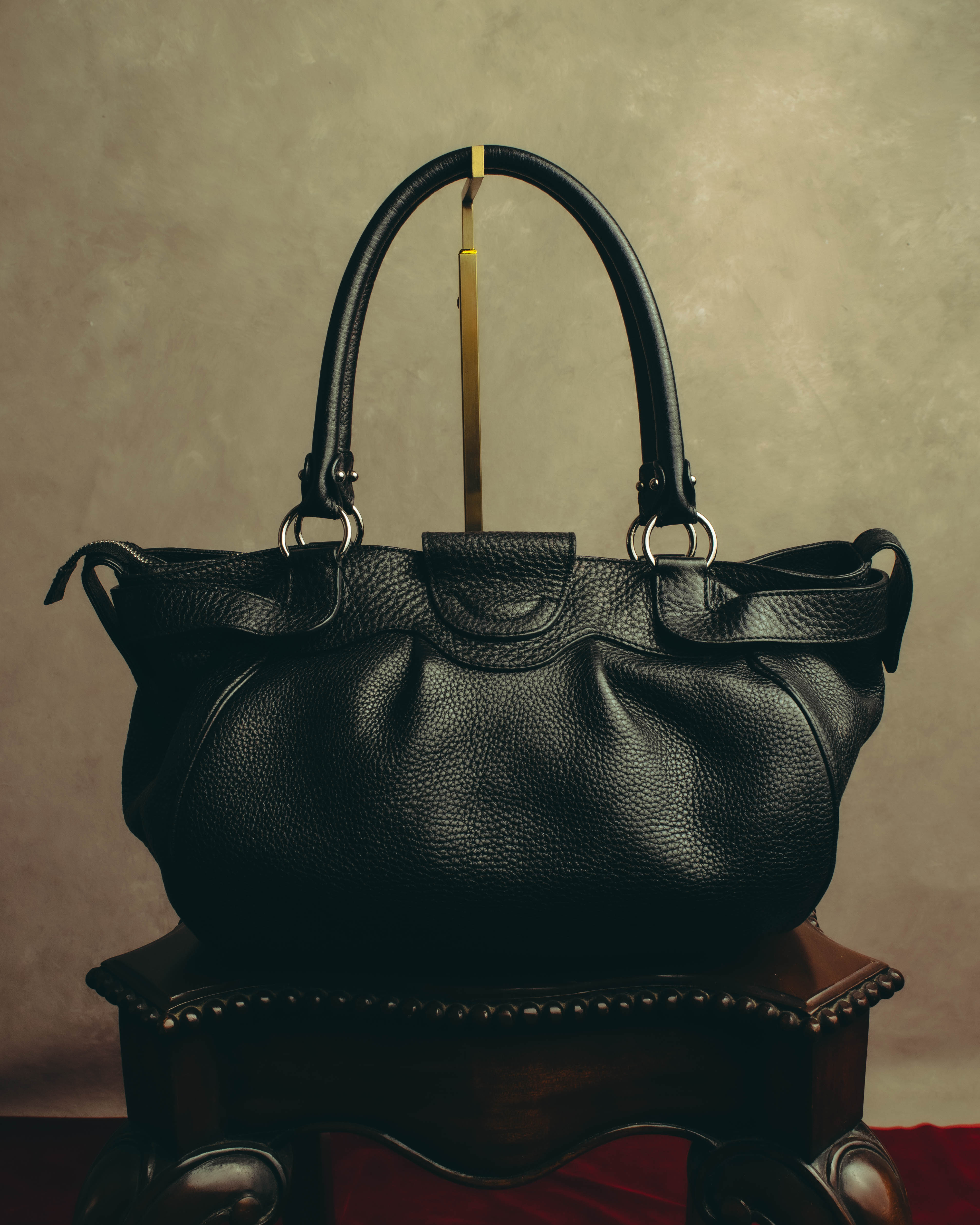 “Salvatore Ferragamo” 00’s-10’s Gancini pebbled leather handbag