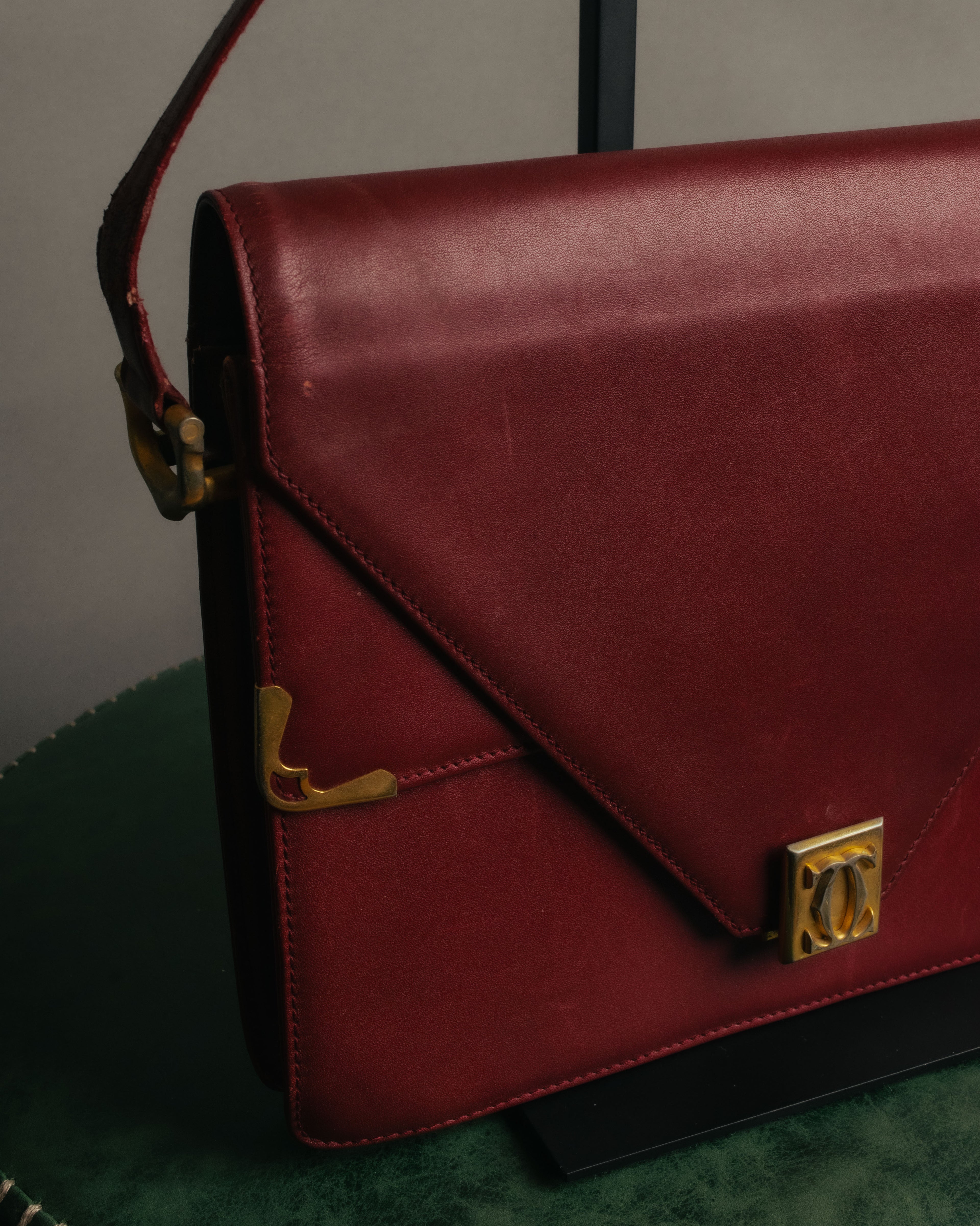 “Cartier” 80’s-90’s Must de Cartier burgundy leather shoulder bag