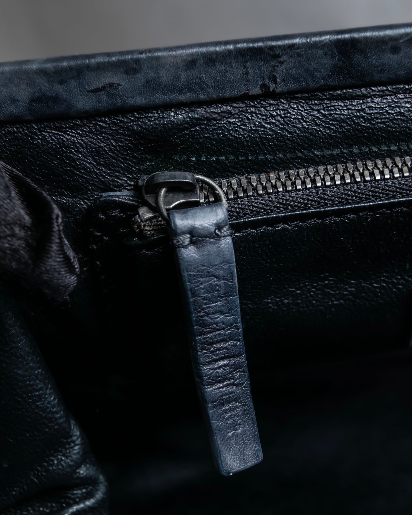 "ANN DEMEULEMEESTER" Tucked design purse leather one handle bag