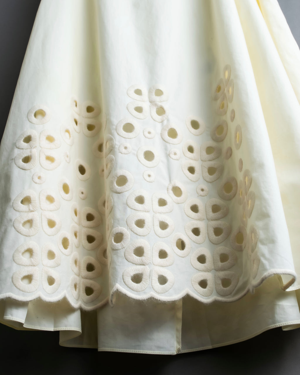 "FENDI" hole pattern and tack designed skirt