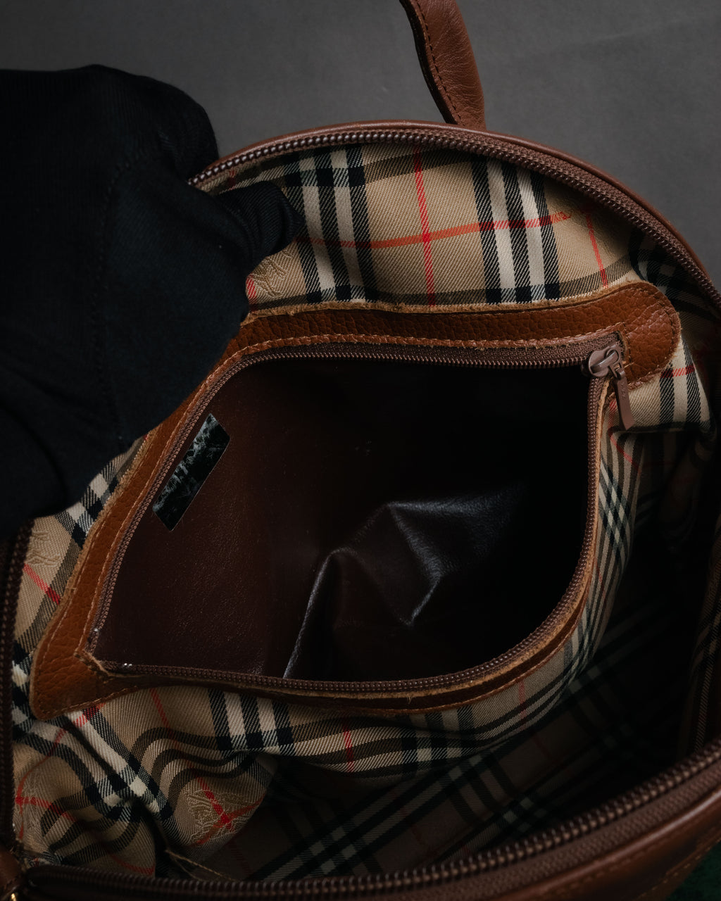 “Burberrys” 90’s Grain leather dome bag