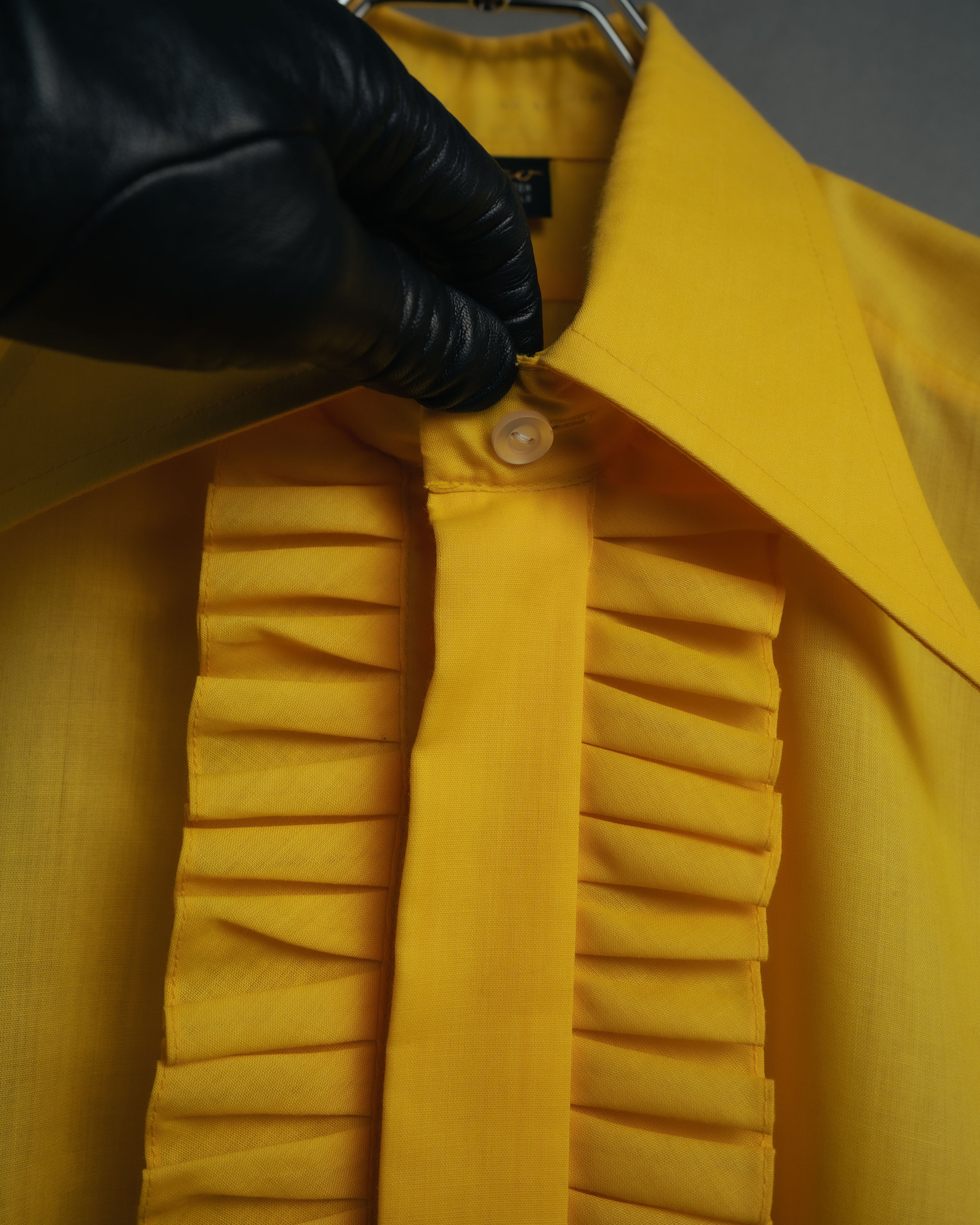 -MOOD Vintage Collections-
70’s Ruffled long point collar shirt