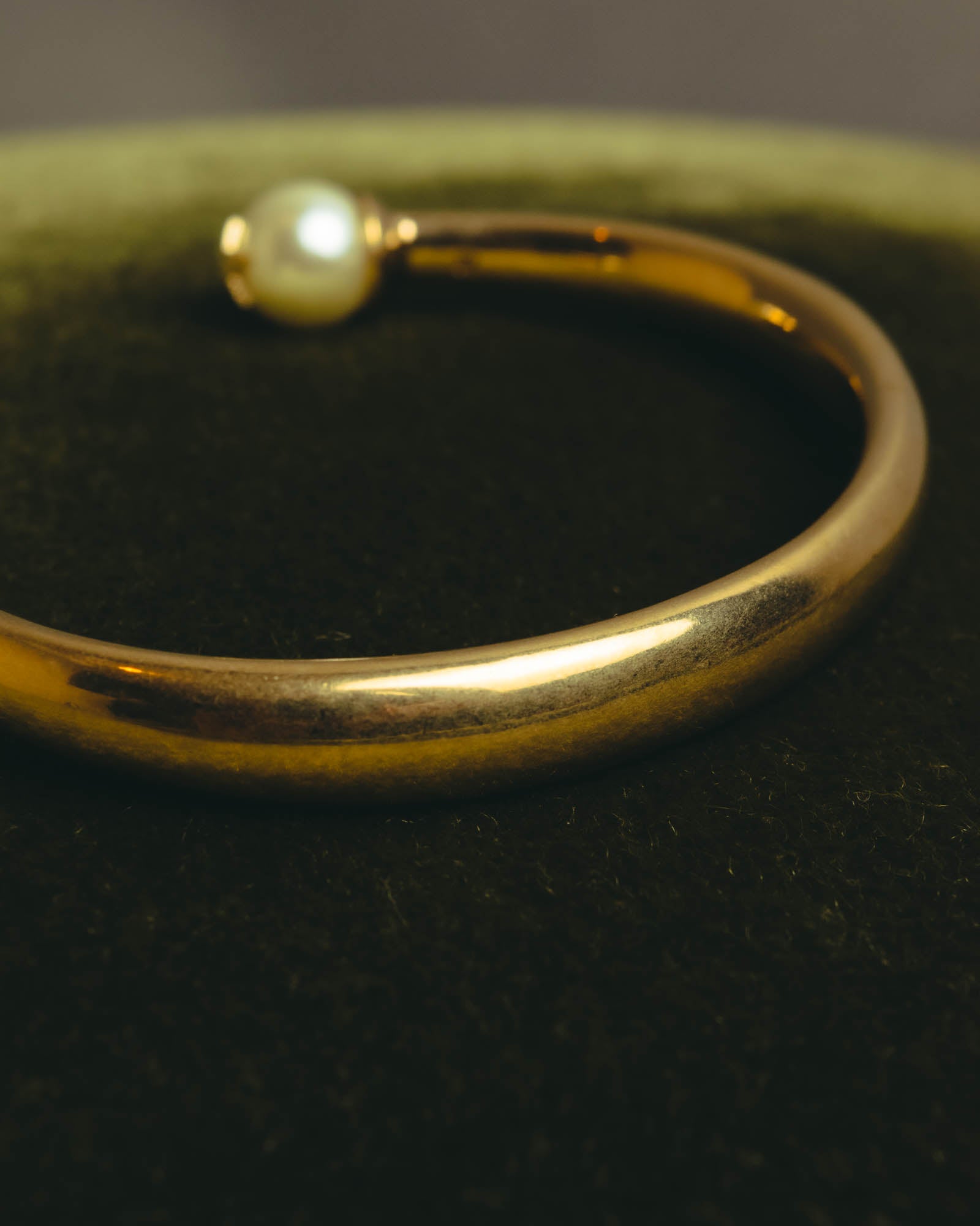 "DIOR" 10's-20's Gold tone pearl star open bangle