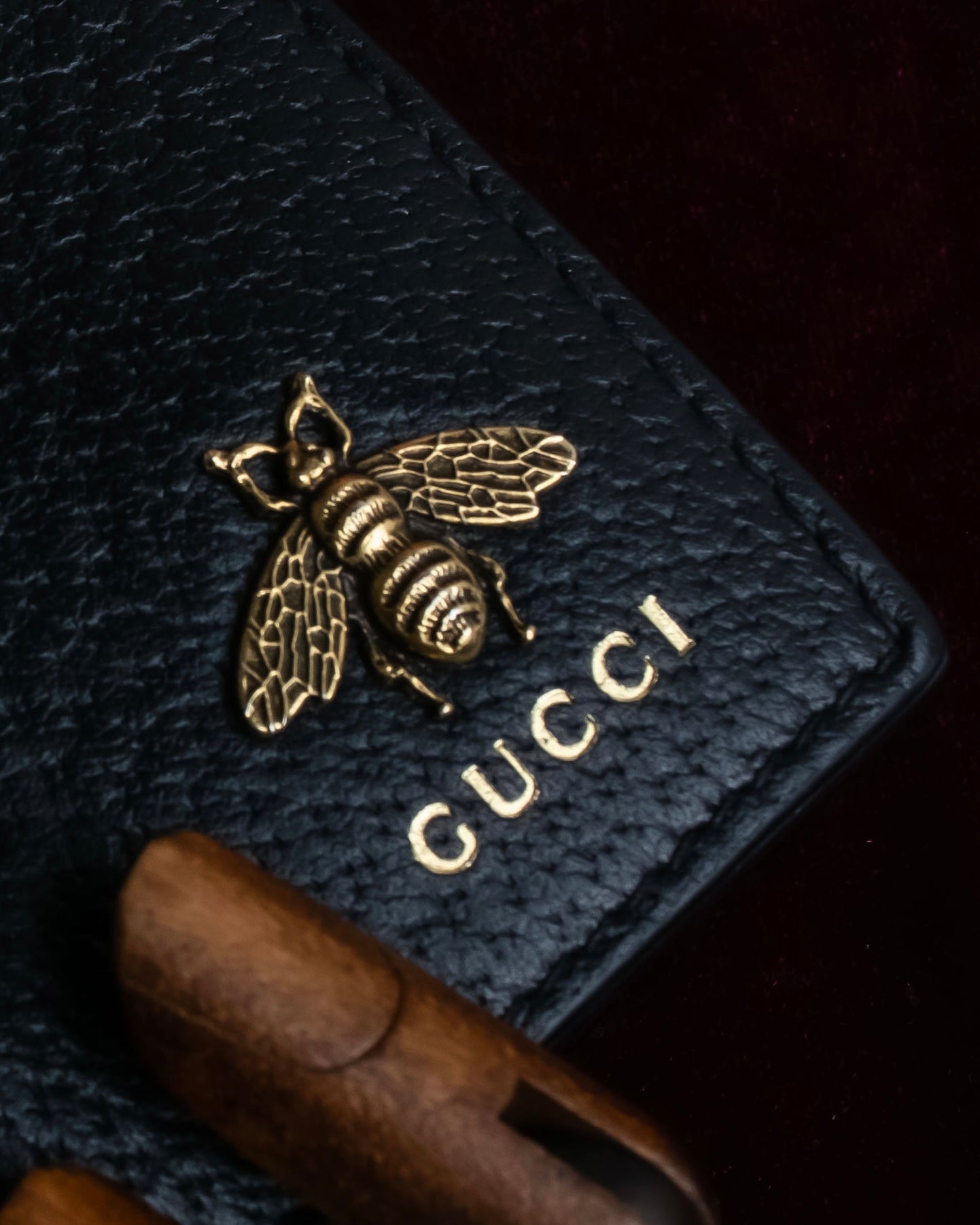 "GUCCI" Gold bee motif animalier bi-fold leather wallet