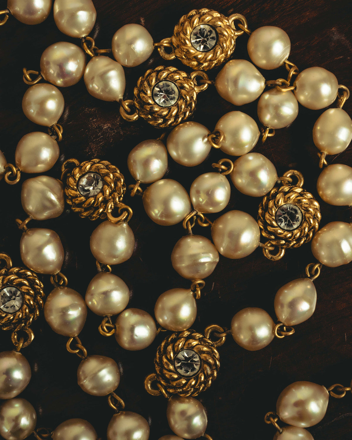 -SPECIAL- "CHANEL" 90's Pearl and crystal embellished long necklace